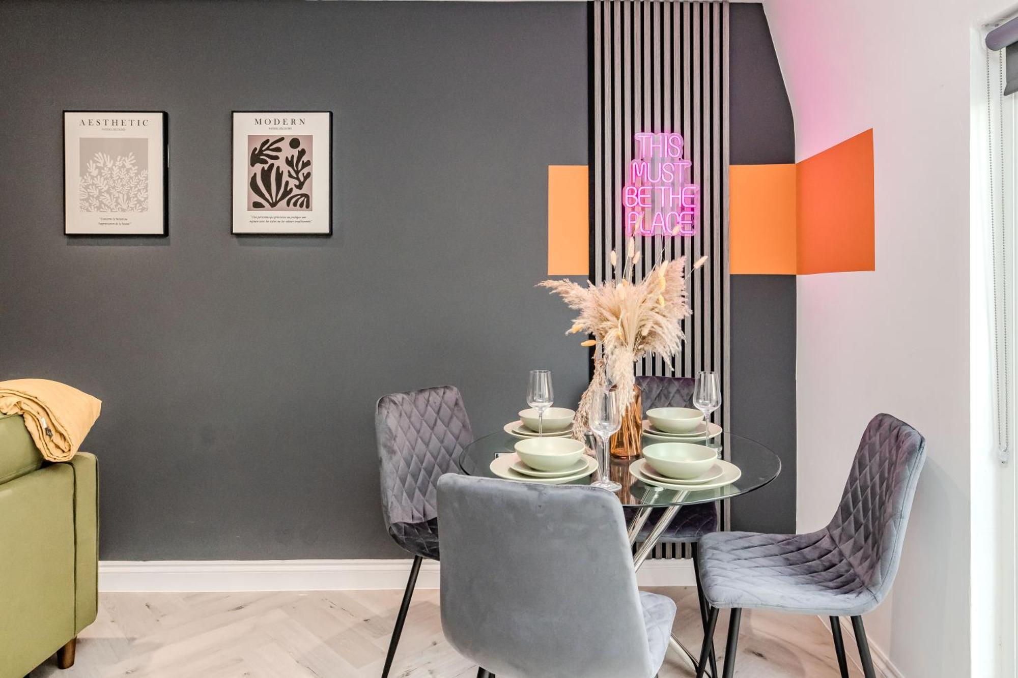 Luxury 1 Bed With Balcony In Next To Sleep 4 *