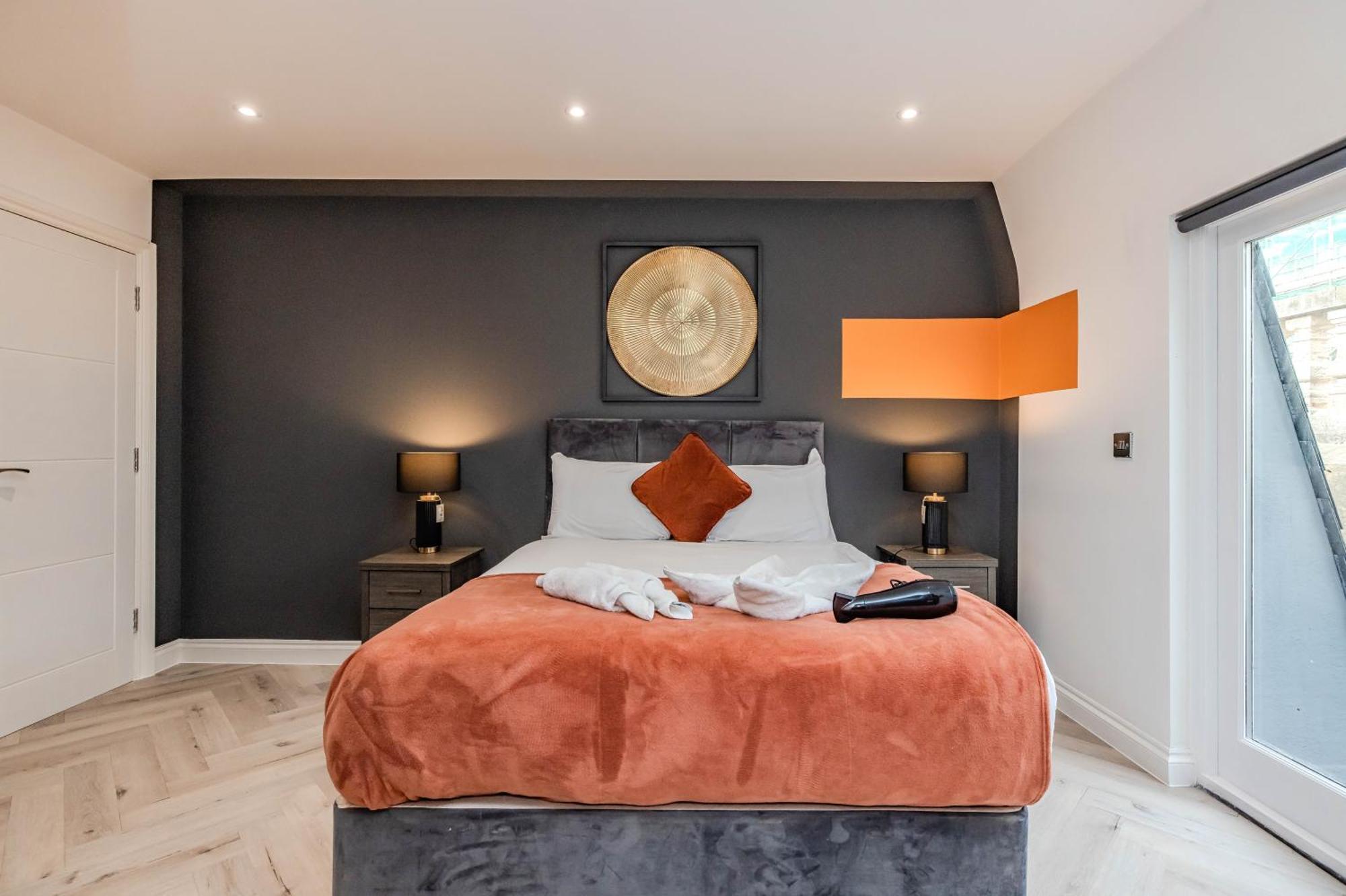 Apartment Luxury 1 Bed With Balcony In Next To Sleep 4 *