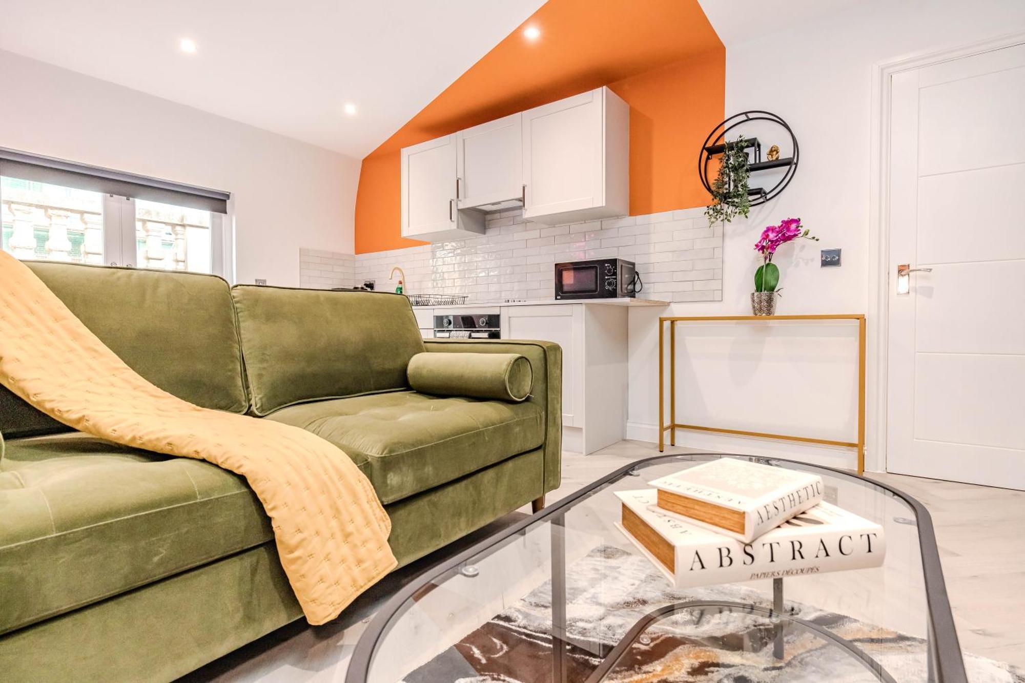 Luxury 1 Bed With Balcony In Next To Sleep 4 Apartment *