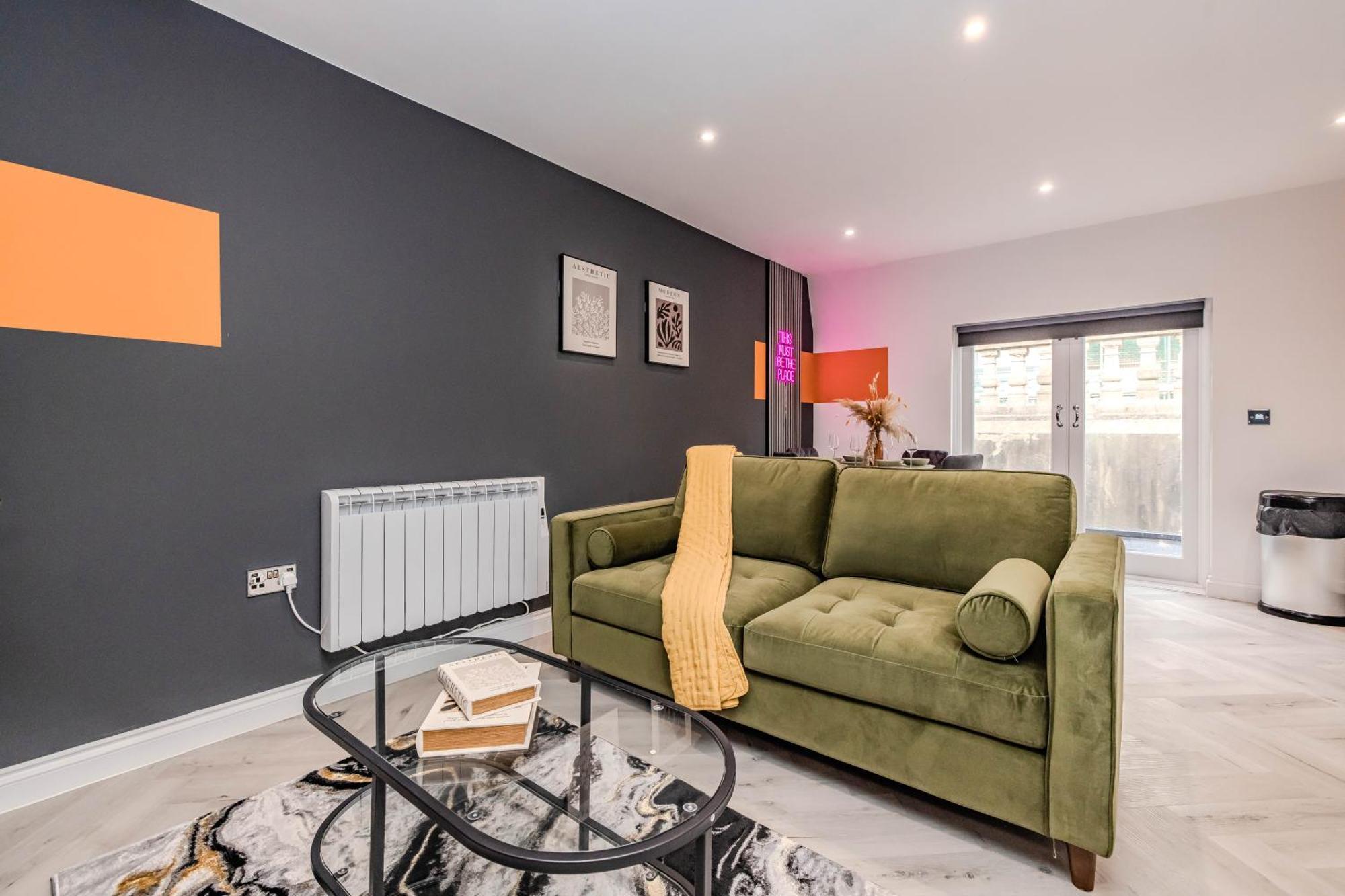 Apartment Luxury 1 Bed With Balcony In Next To Sleep 4