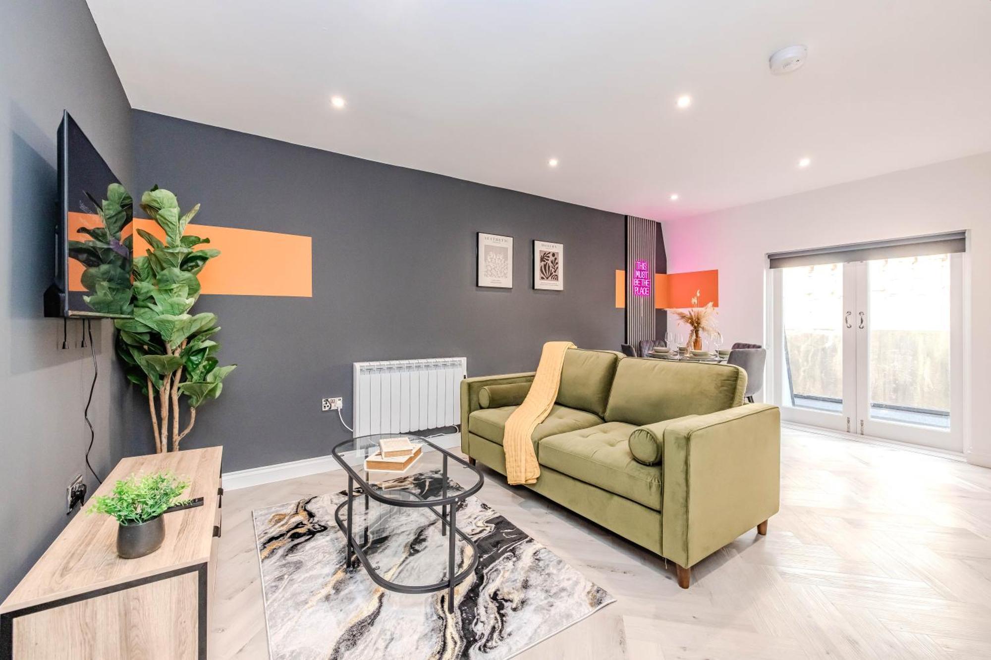 Apartment Luxury 1 Bed With Balcony In Next To Sleep 4 *