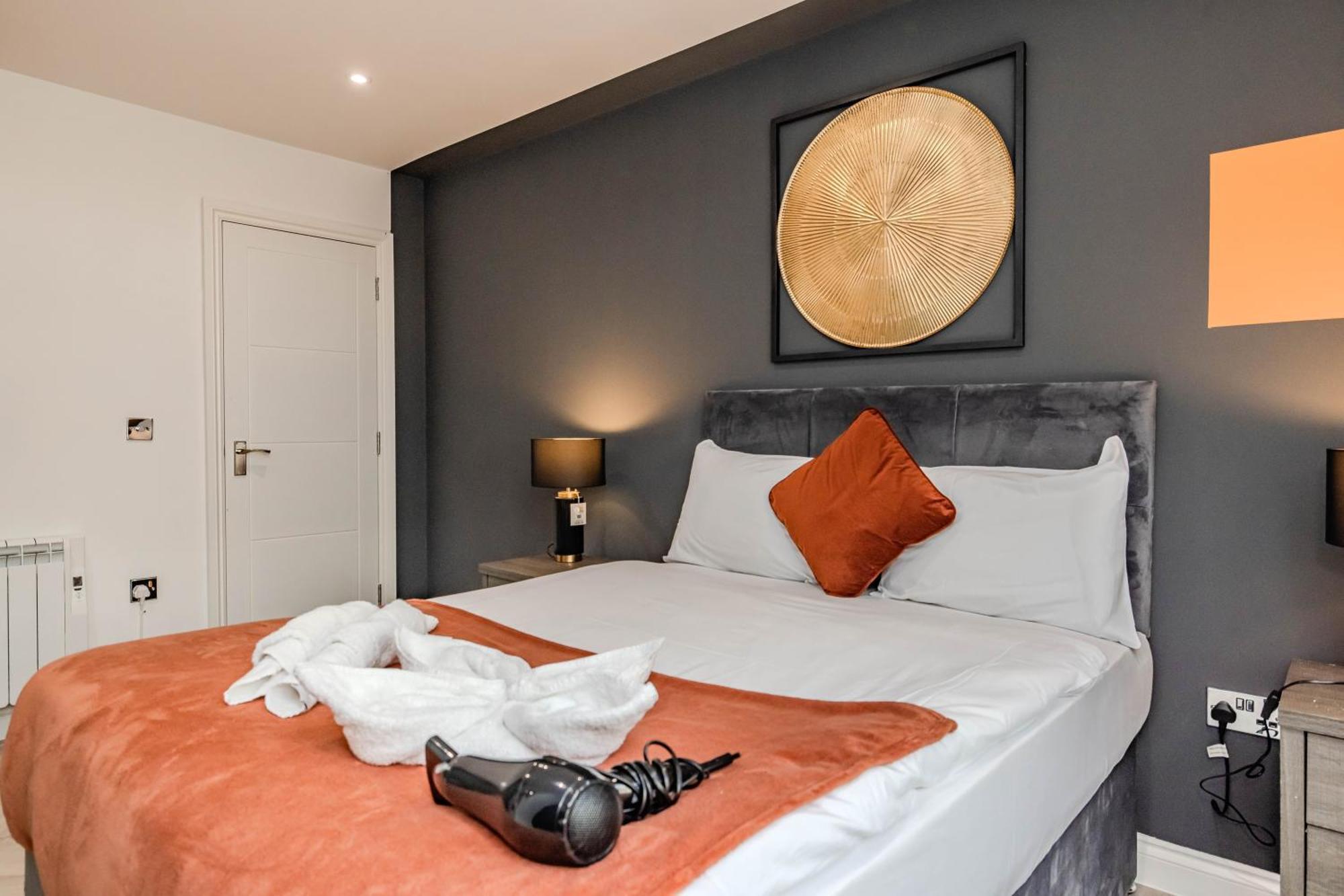 Apartment Luxury 1 Bed With Balcony In Next To Sleep 4 *