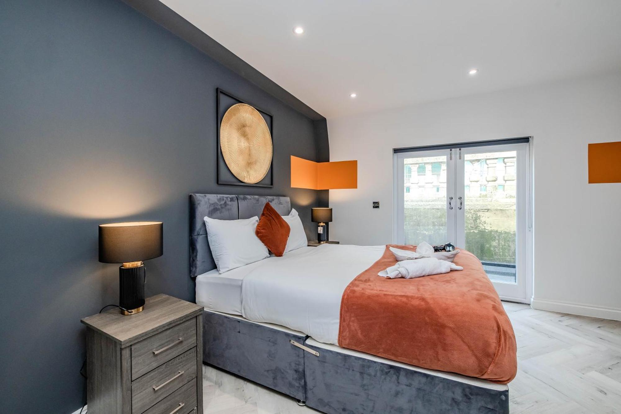 Apartment Luxury 1 Bed With Balcony In Next To Sleep 4 *