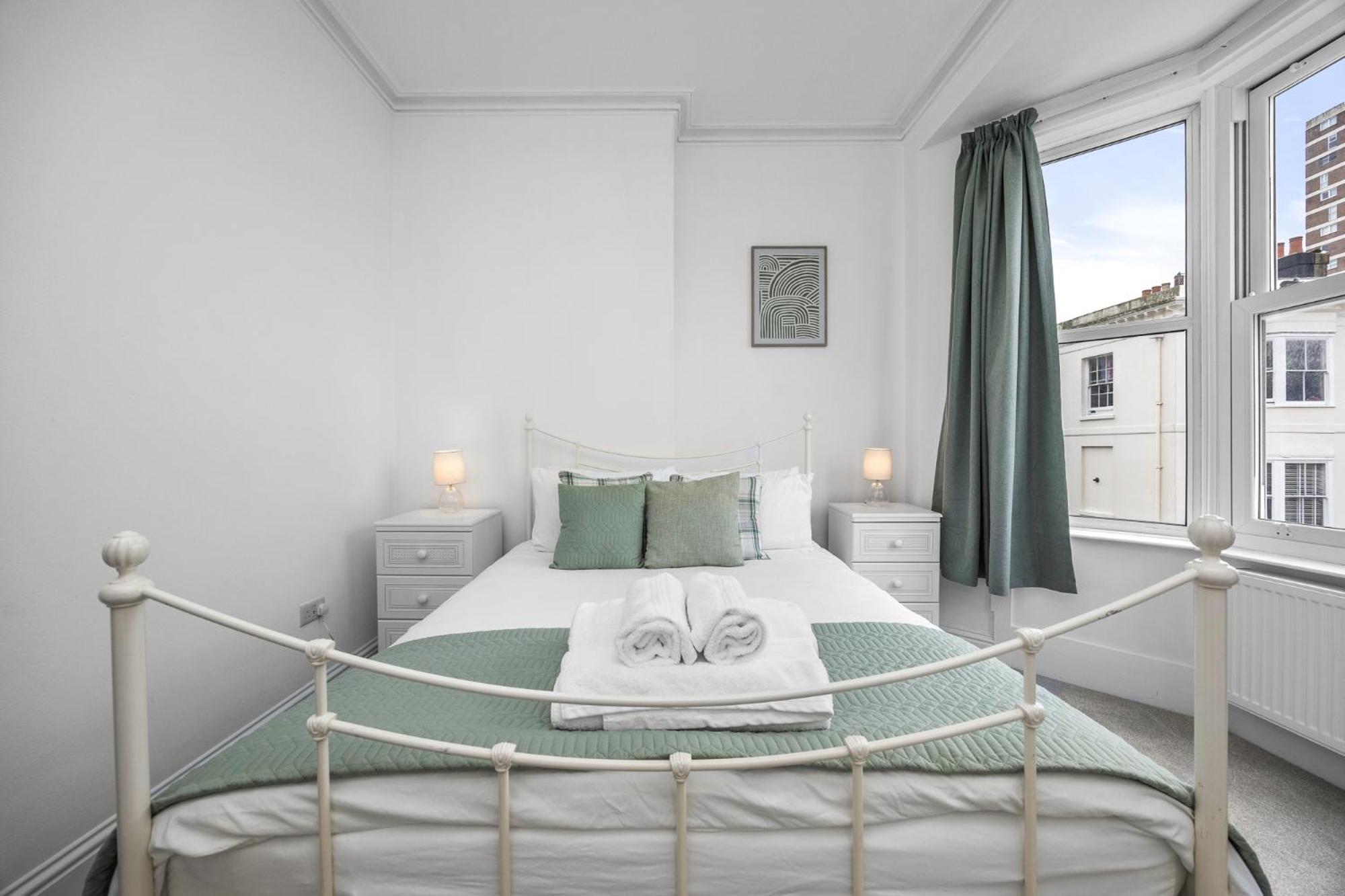 2 Bedroom Flat - With King Sized Beds, Netflix And Sky - Perfect For Contractors, Vacation Guests Or Those Relocating Apartment Brighton