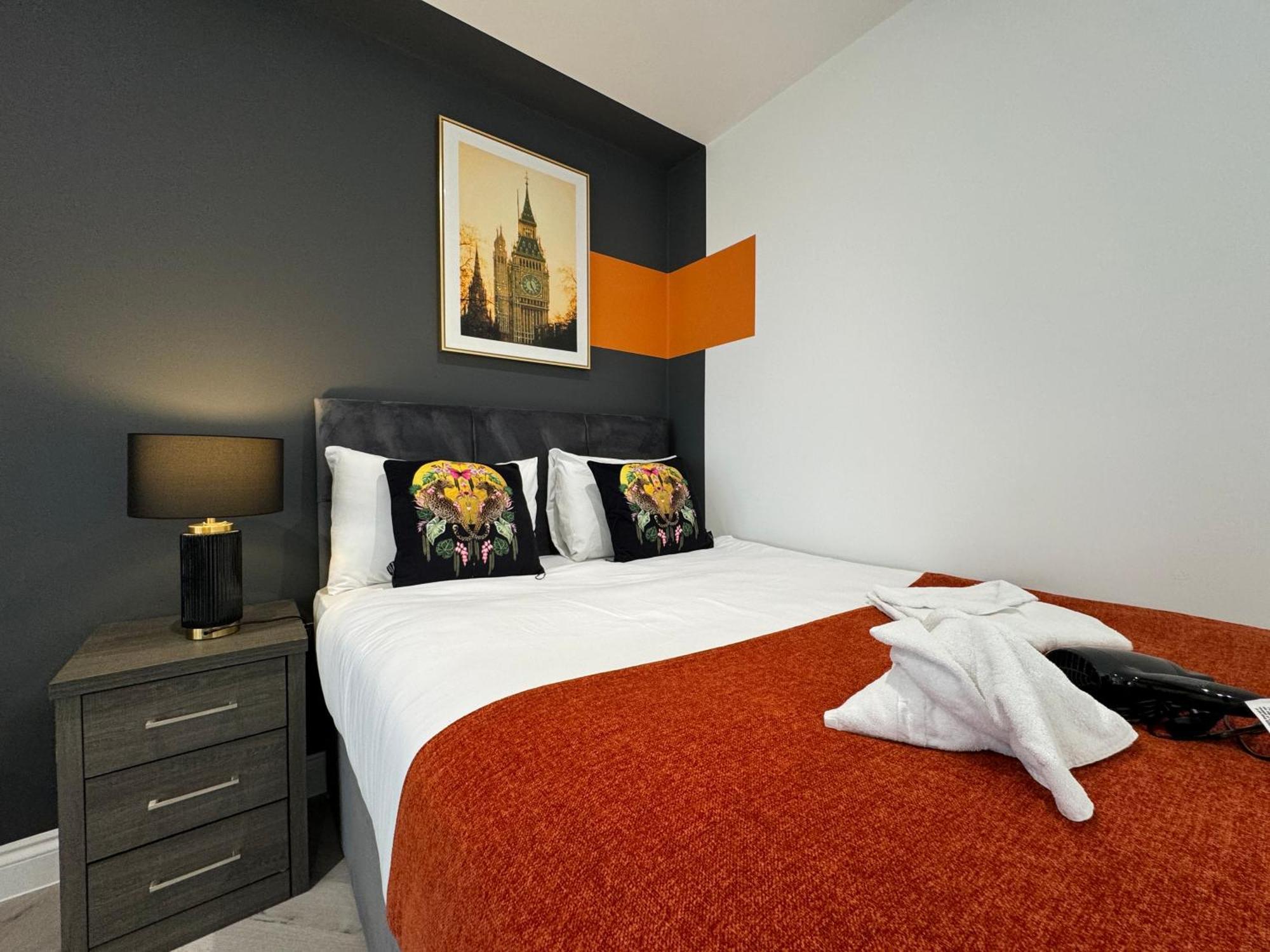 One Bedroom Flat Next To I Sleep 5 Guests *