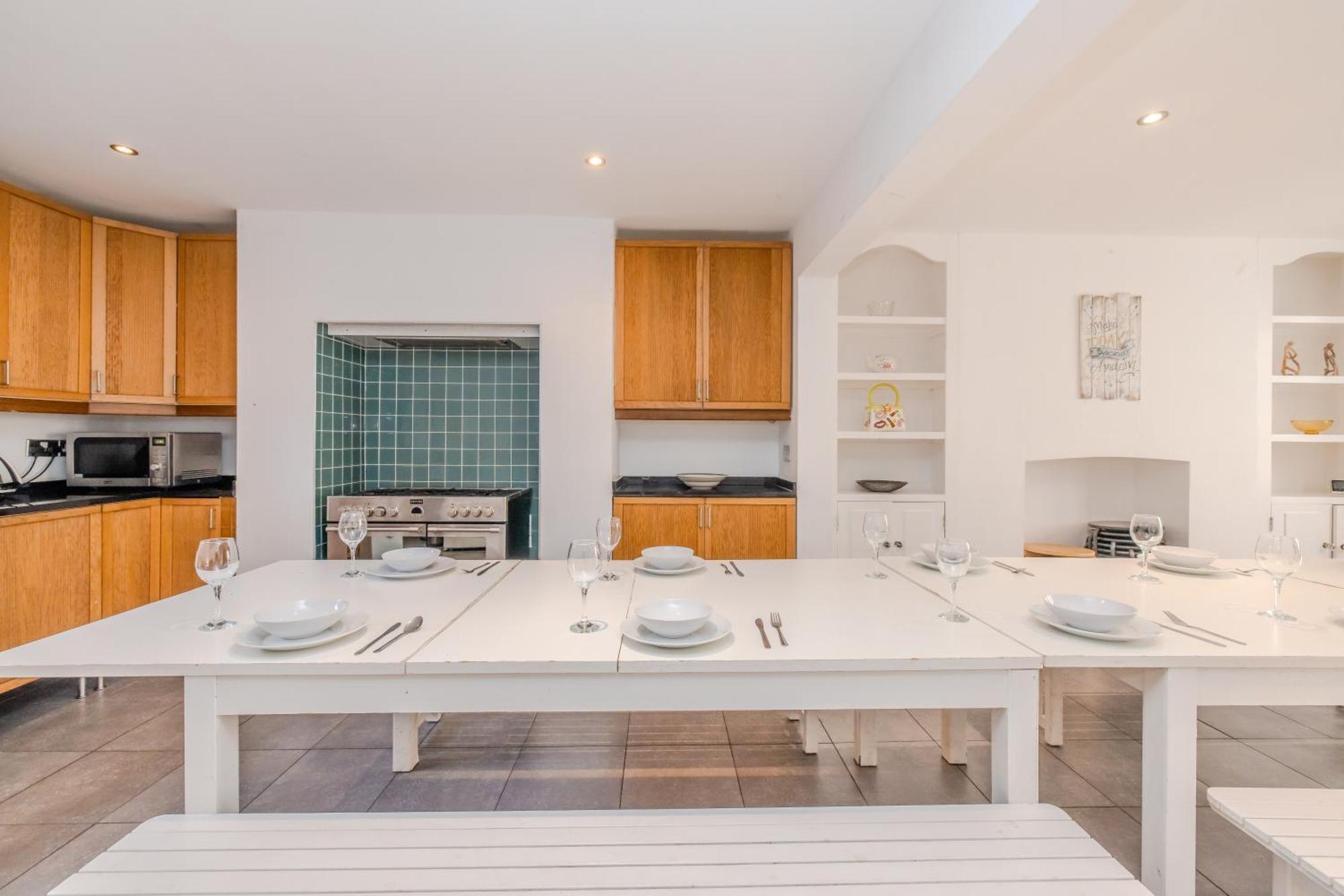 Apartment 5 Bed House With Private Patio Near Brighton