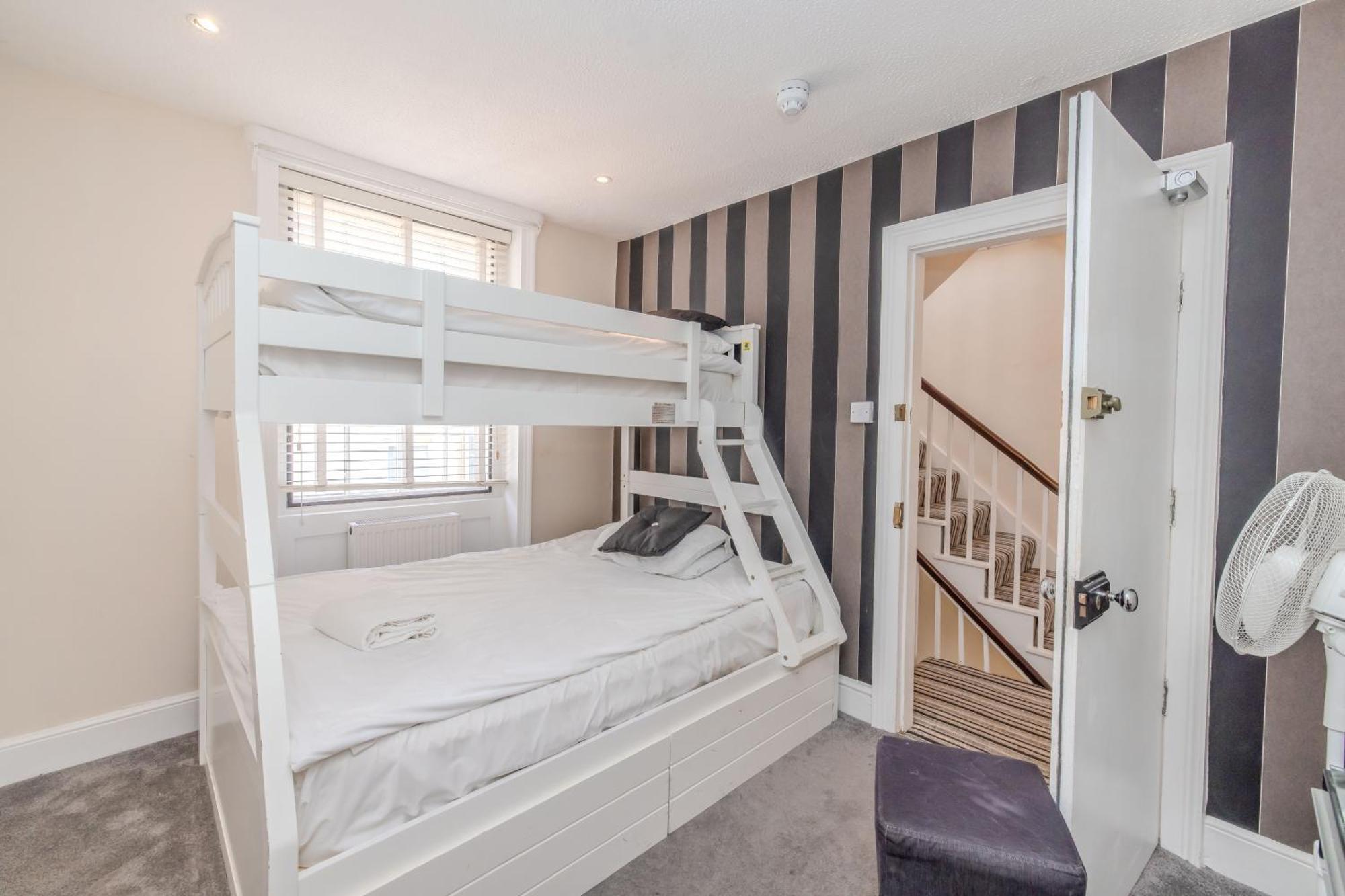 Apartment 5 Bed House With Private Patio Near *