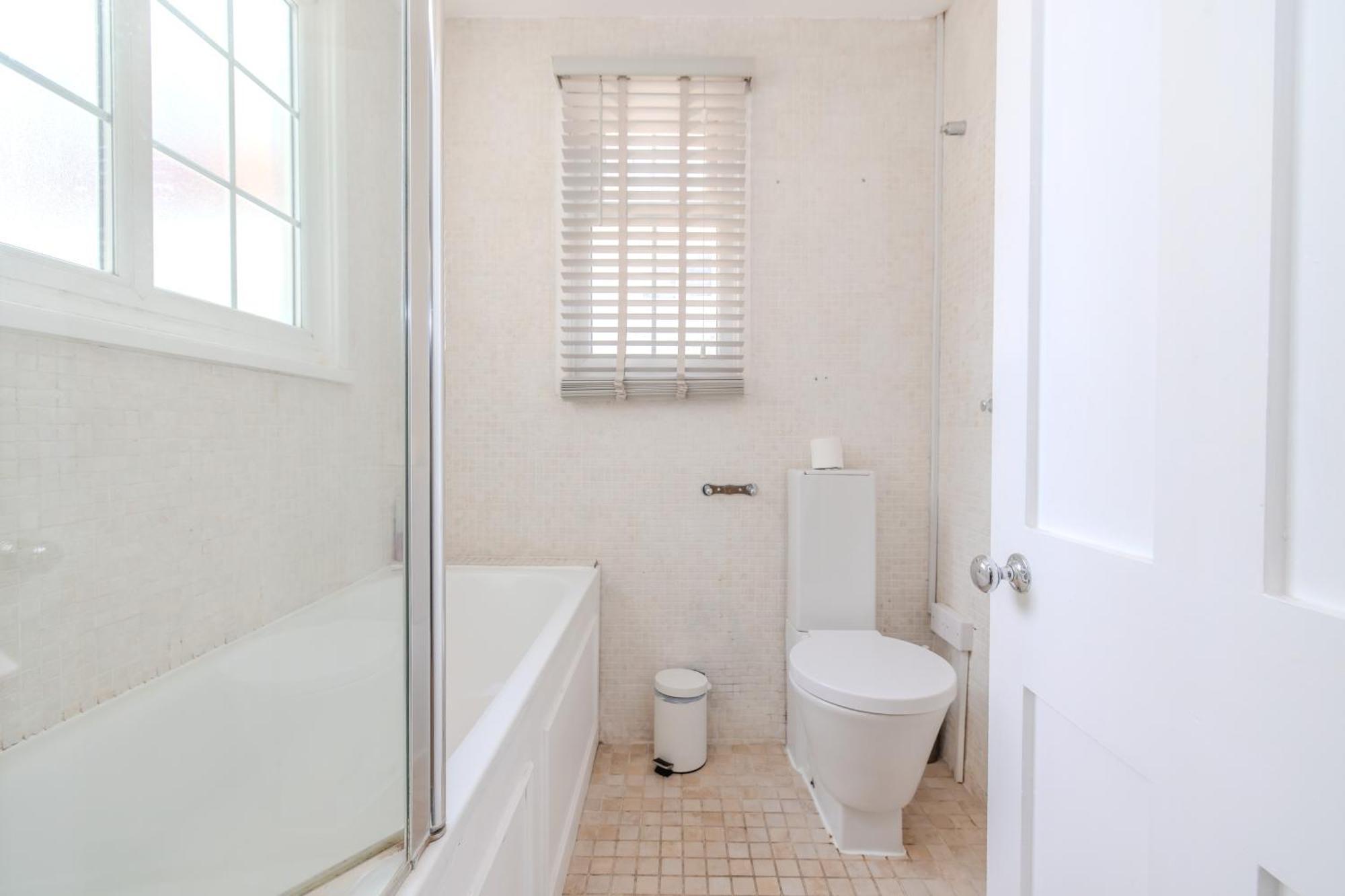 Apartment 5 Bed House With Private Patio Near *