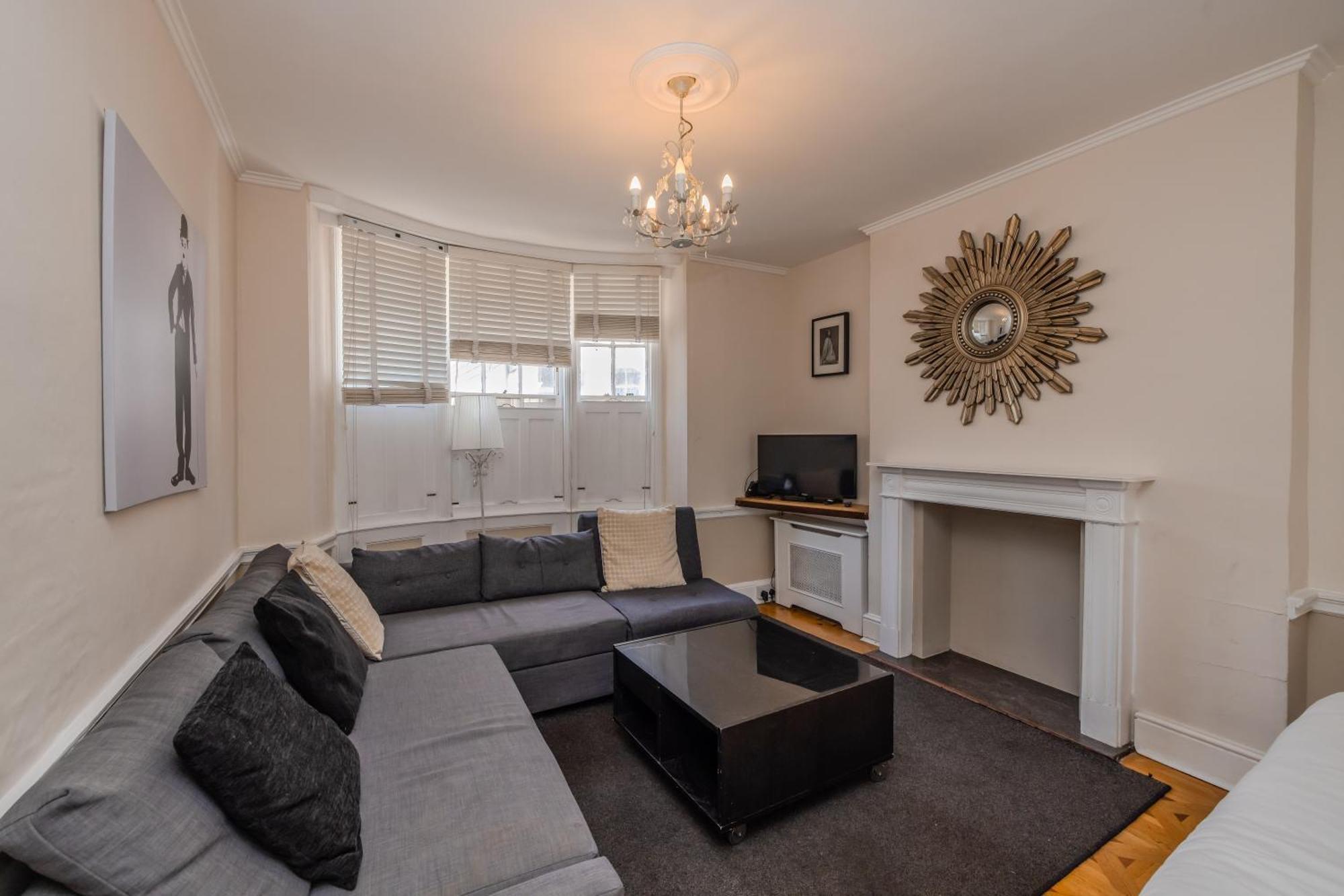 5 Bed House With Private Patio Near Brighton