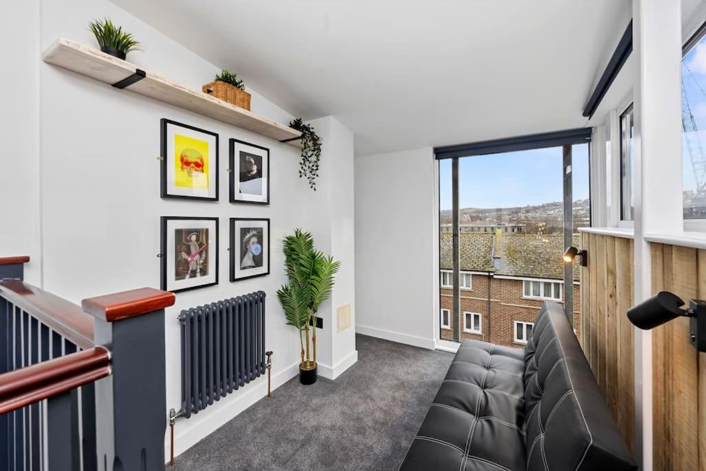 Sunny Escape 3 Bedroom L Heart Of Apartment *