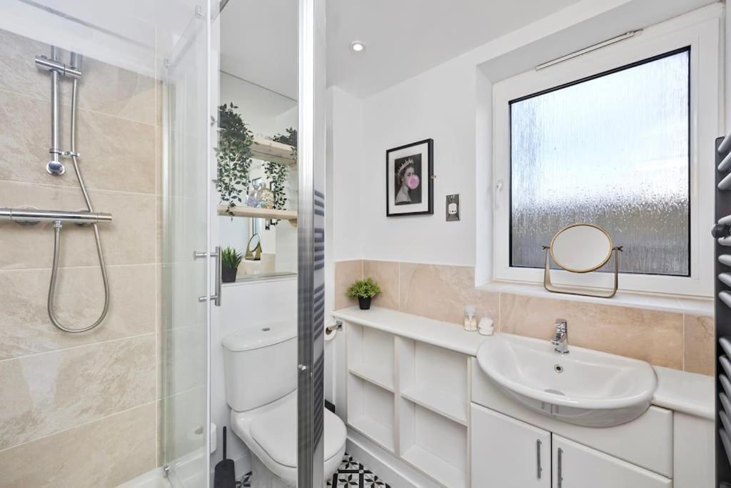 Sunny Escape 3 Bedroom L Heart Of Apartment