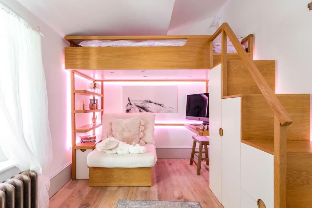 Stylish Townhouse In Vibrant North Laine Holiday home