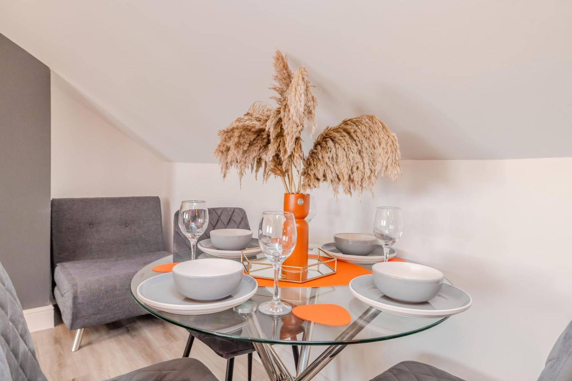 Luxury With Parking L 2 Bedroom * Brighton