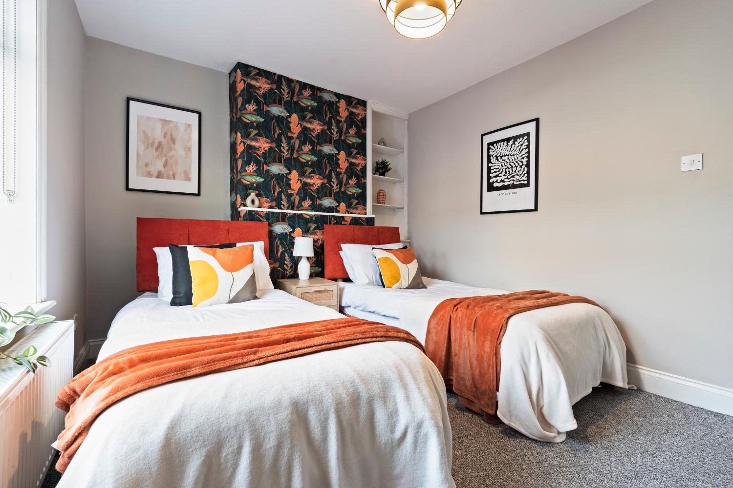 Sleek 4-bed In - Sleeps 10 *