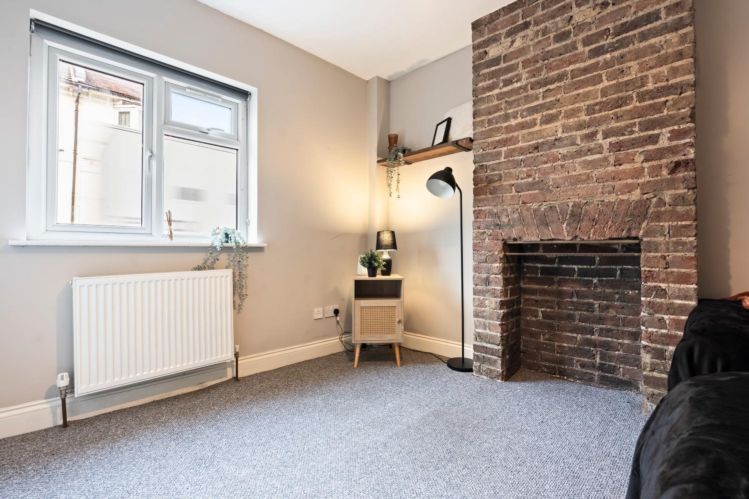 Sleek 4-bed In - Sleeps 10 Holiday home Brighton