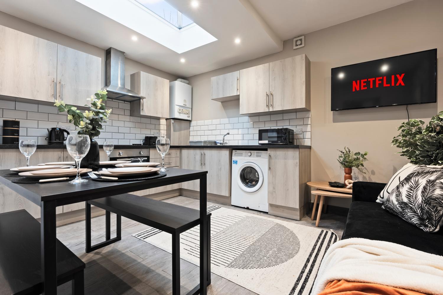 Sleek 4-bed In - Sleeps 10 *