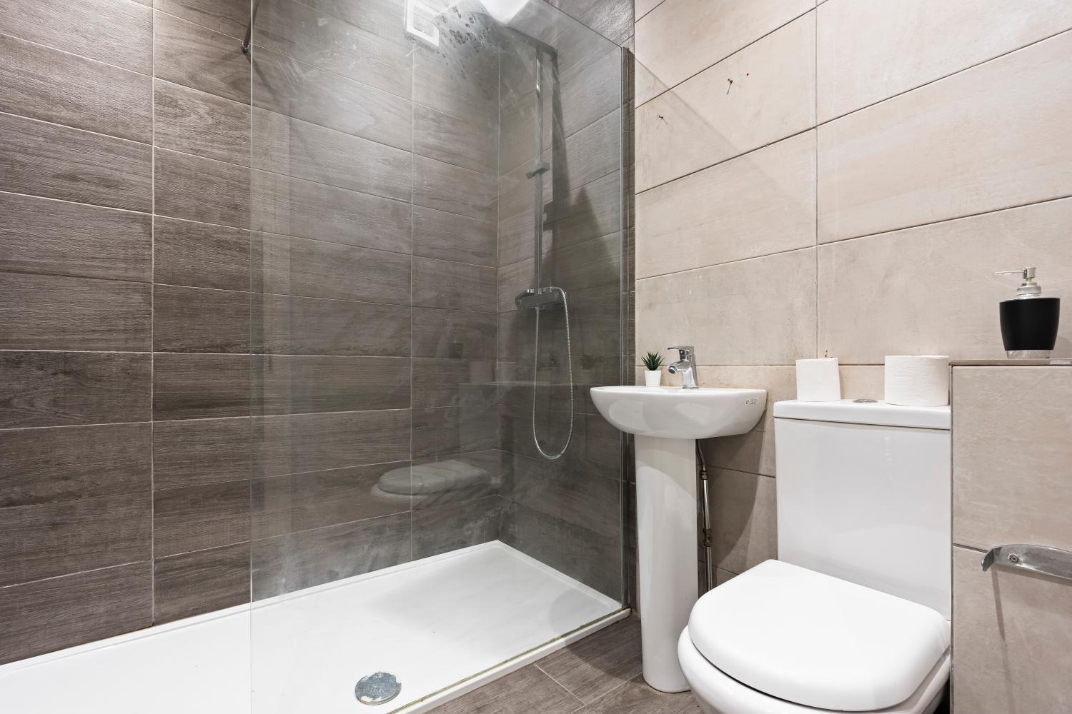 Sleek 4-bed In - Sleeps 10 *