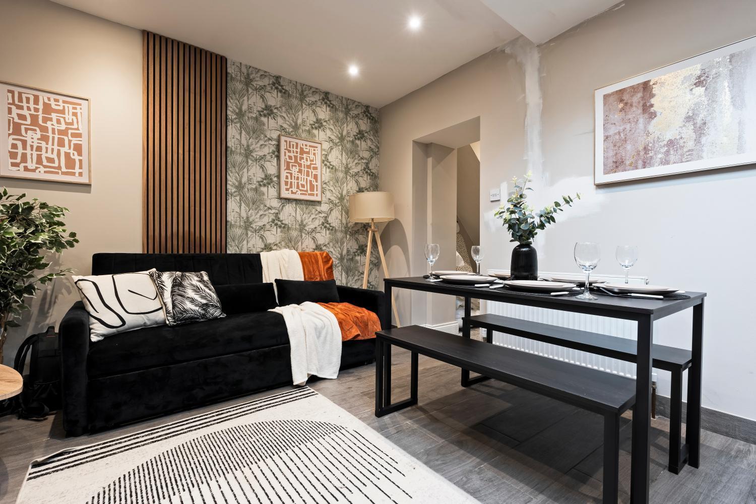 Sleek 4-bed In - Sleeps 10 Holiday home Brighton