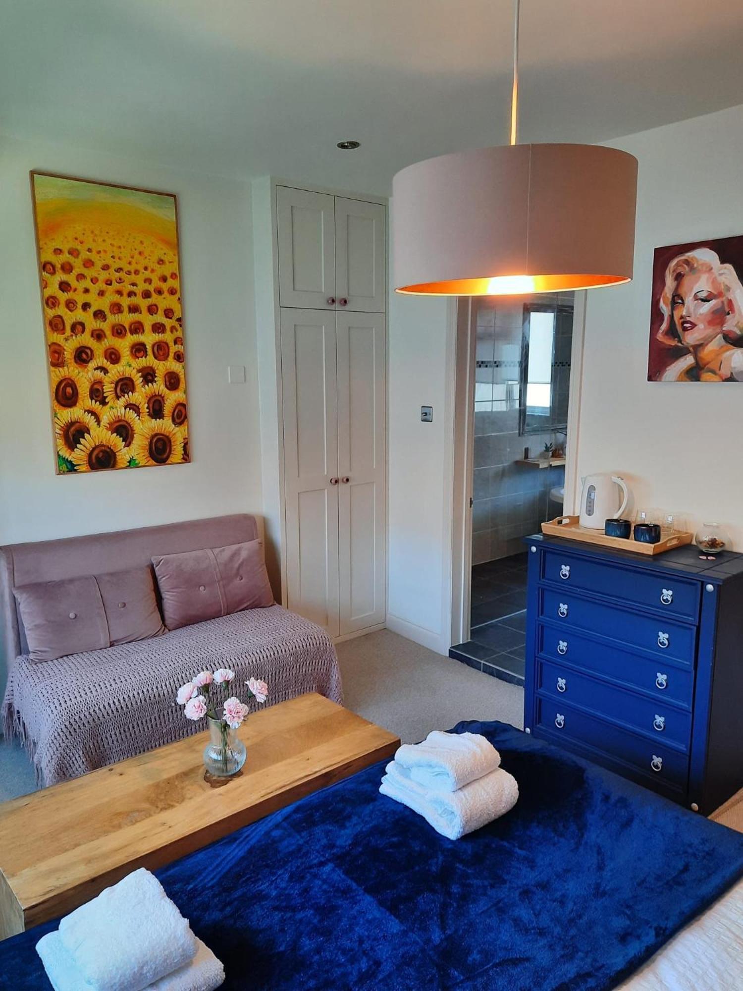 Homestay Super King Bedroom With Large Ensuite Brighton