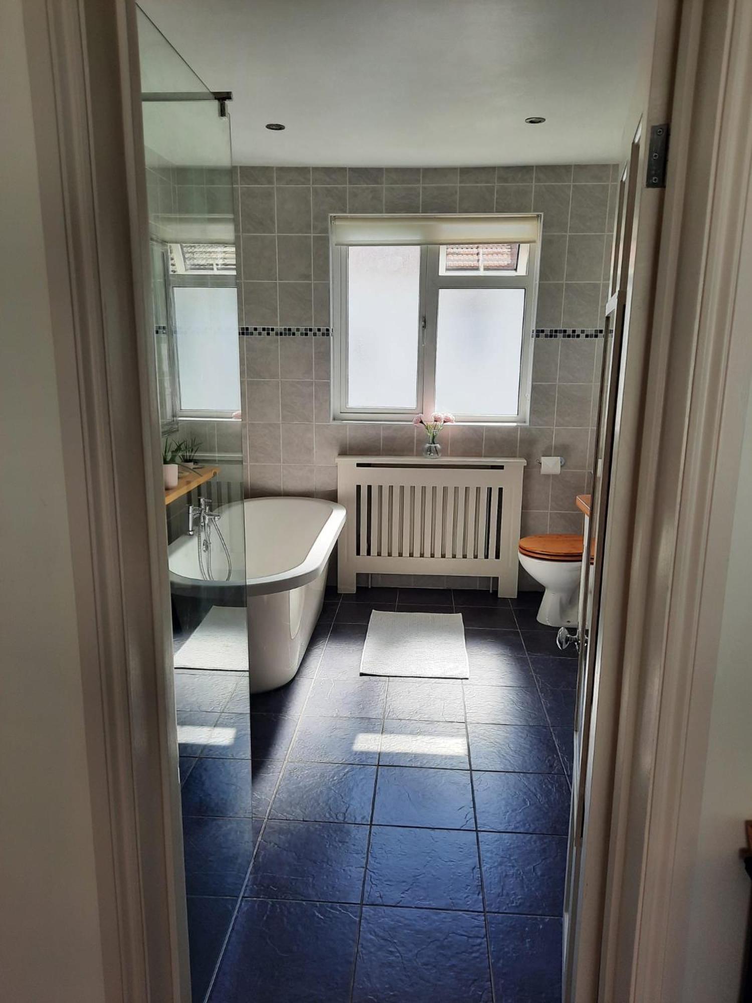 Homestay Super King Bedroom With Large Ensuite Brighton