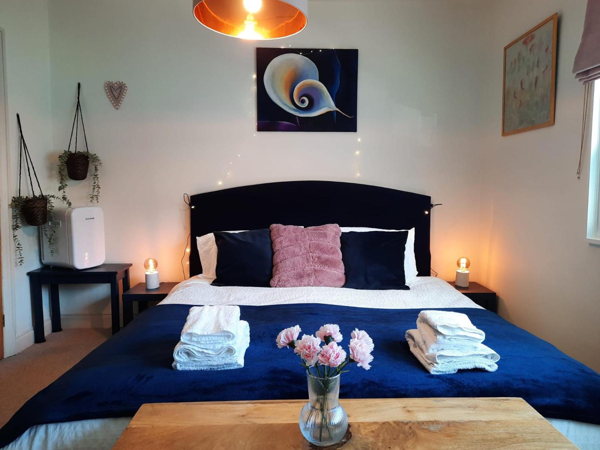 Super King Bedroom With Large Ensuite Homestay Brighton