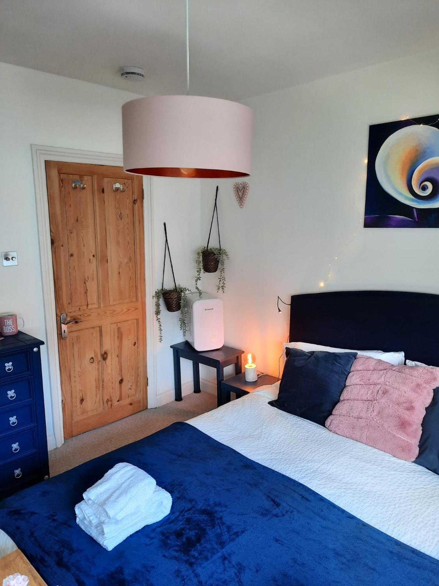 Super King Bedroom With Large Ensuite Homestay