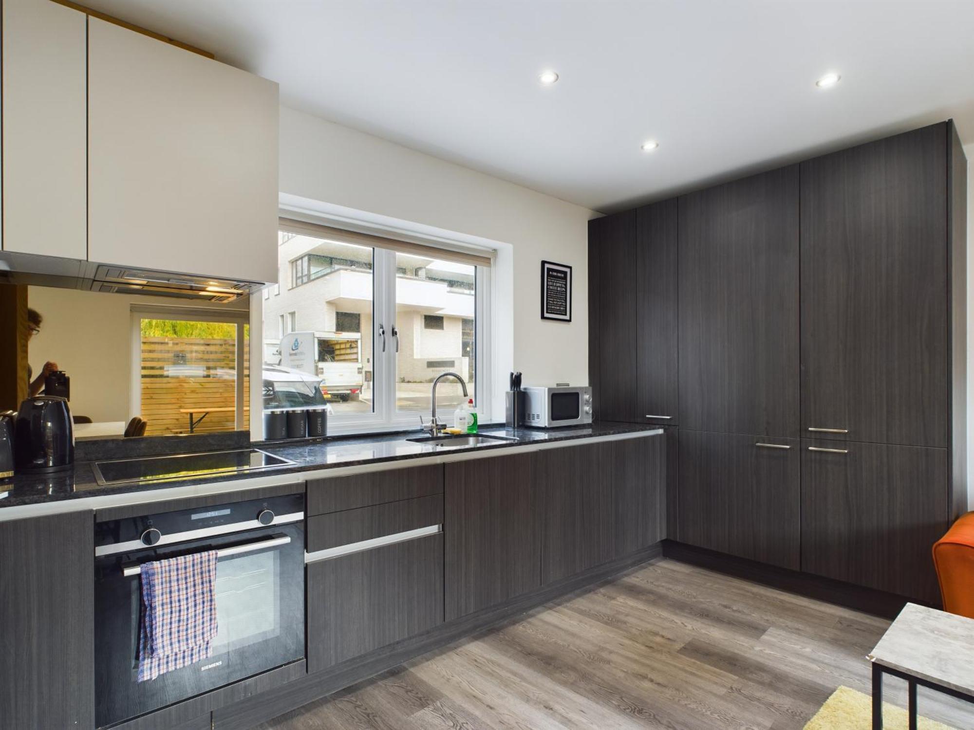 Orange Horizon - - 6 Beds *