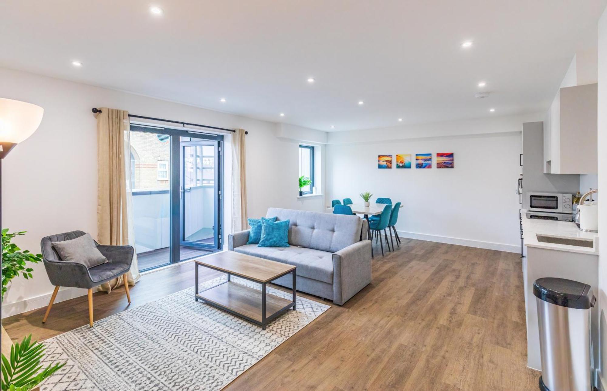 Apartment 2 Bed 2 Bath Near College, Beach, Hospital - Long Offers Brighton