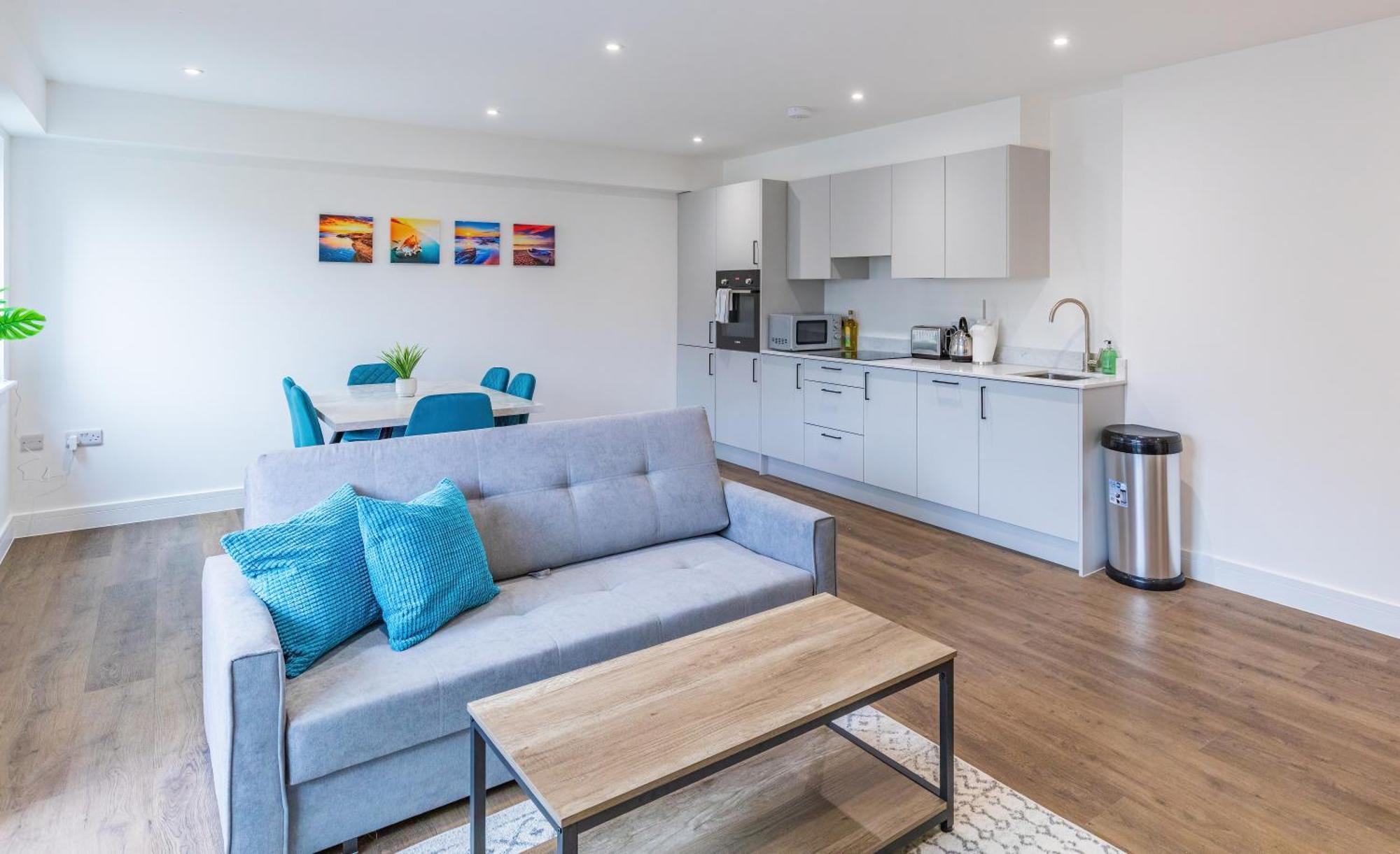 2 Bed 2 Bath Near College, Beach, Hospital - Long Offers Brighton
