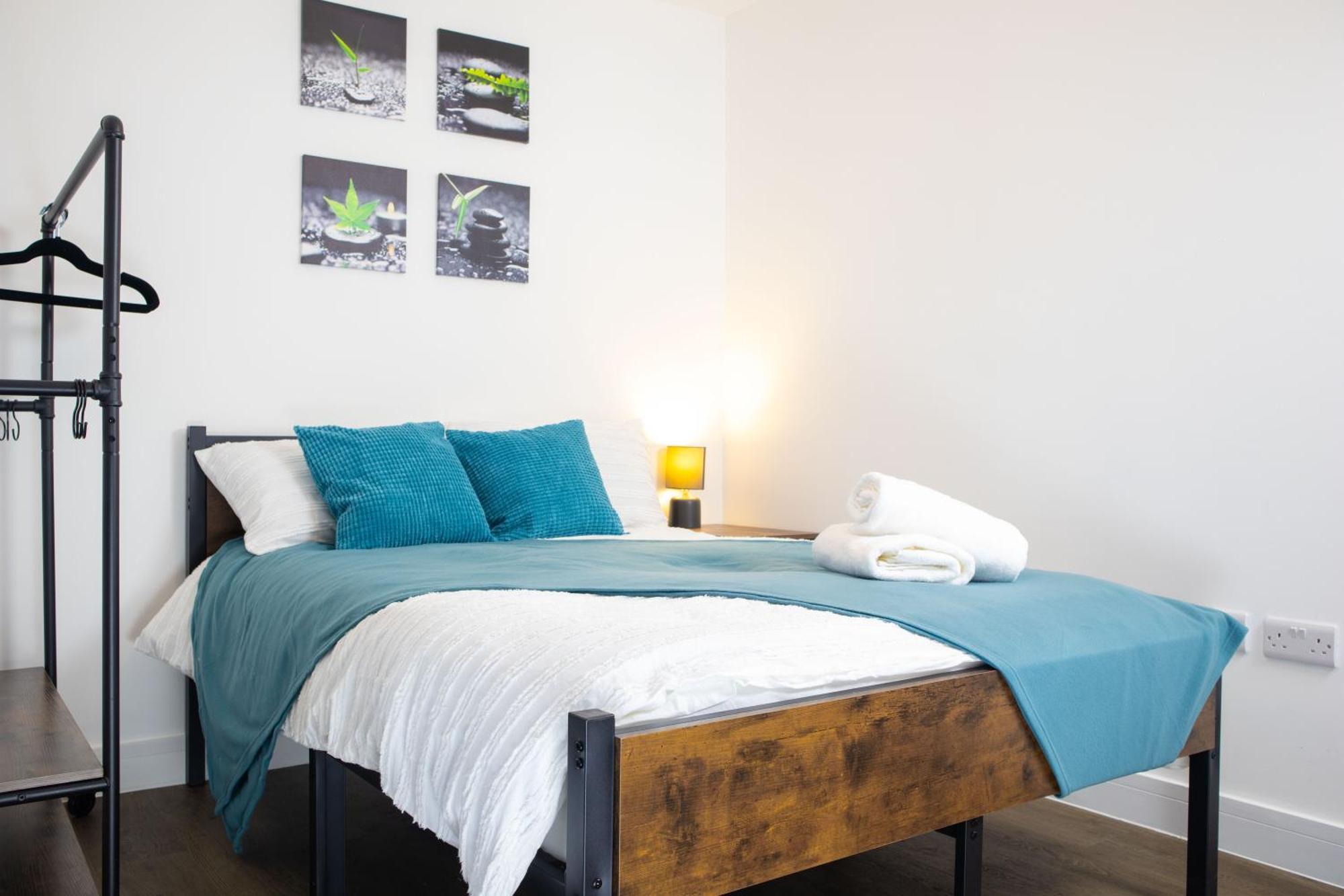 2 Bed 2 Bath Near College, Beach, Hospital - Long Offers * Brighton