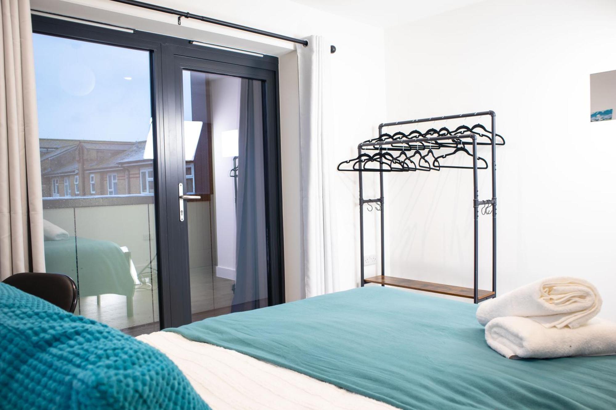 Apartment 2 Bed 2 Bath Near College, Beach, Hospital - Long Offers *