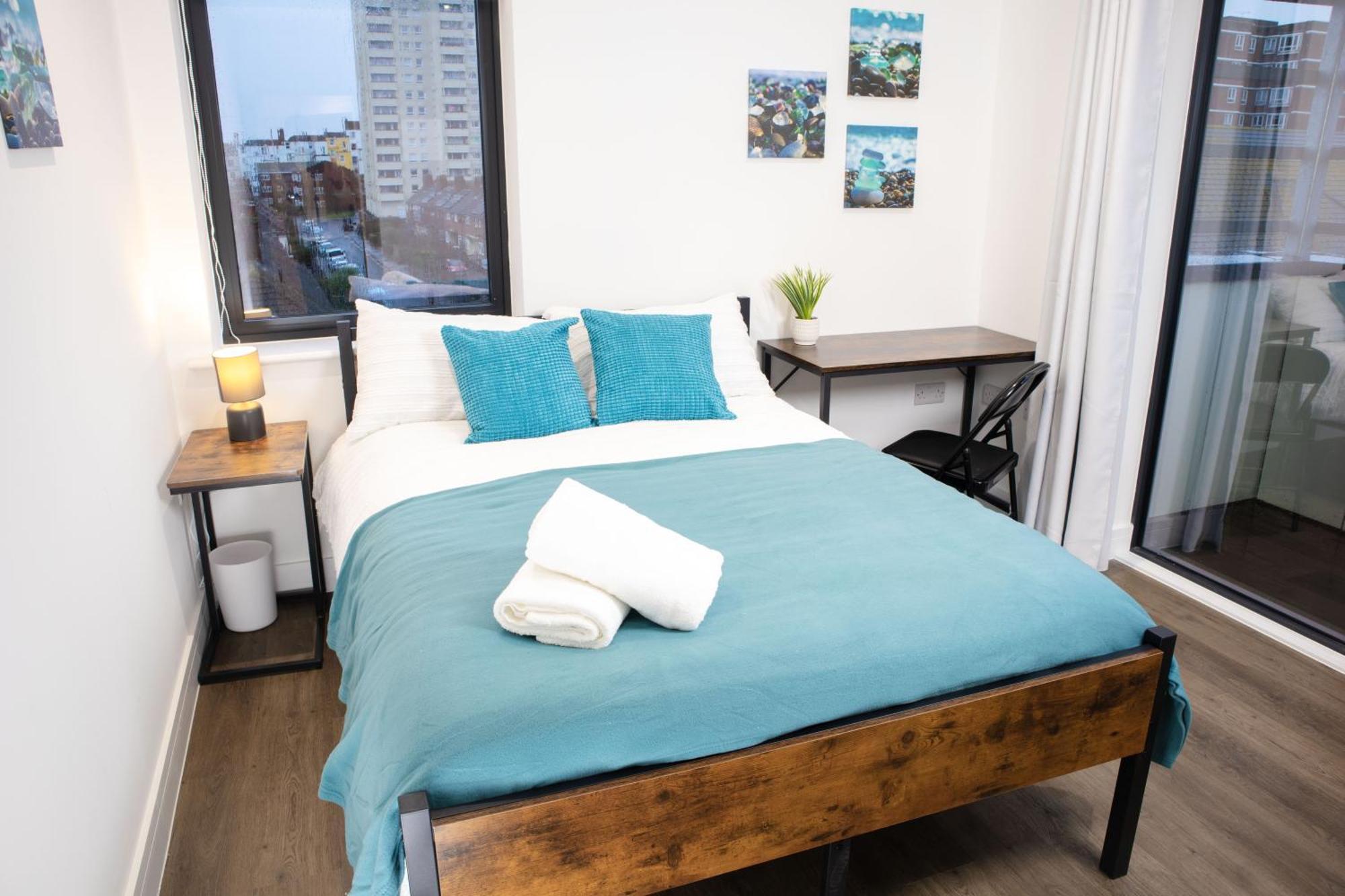 2 Bed 2 Bath Near College, Beach, Hospital - Long Offers Apartment Brighton