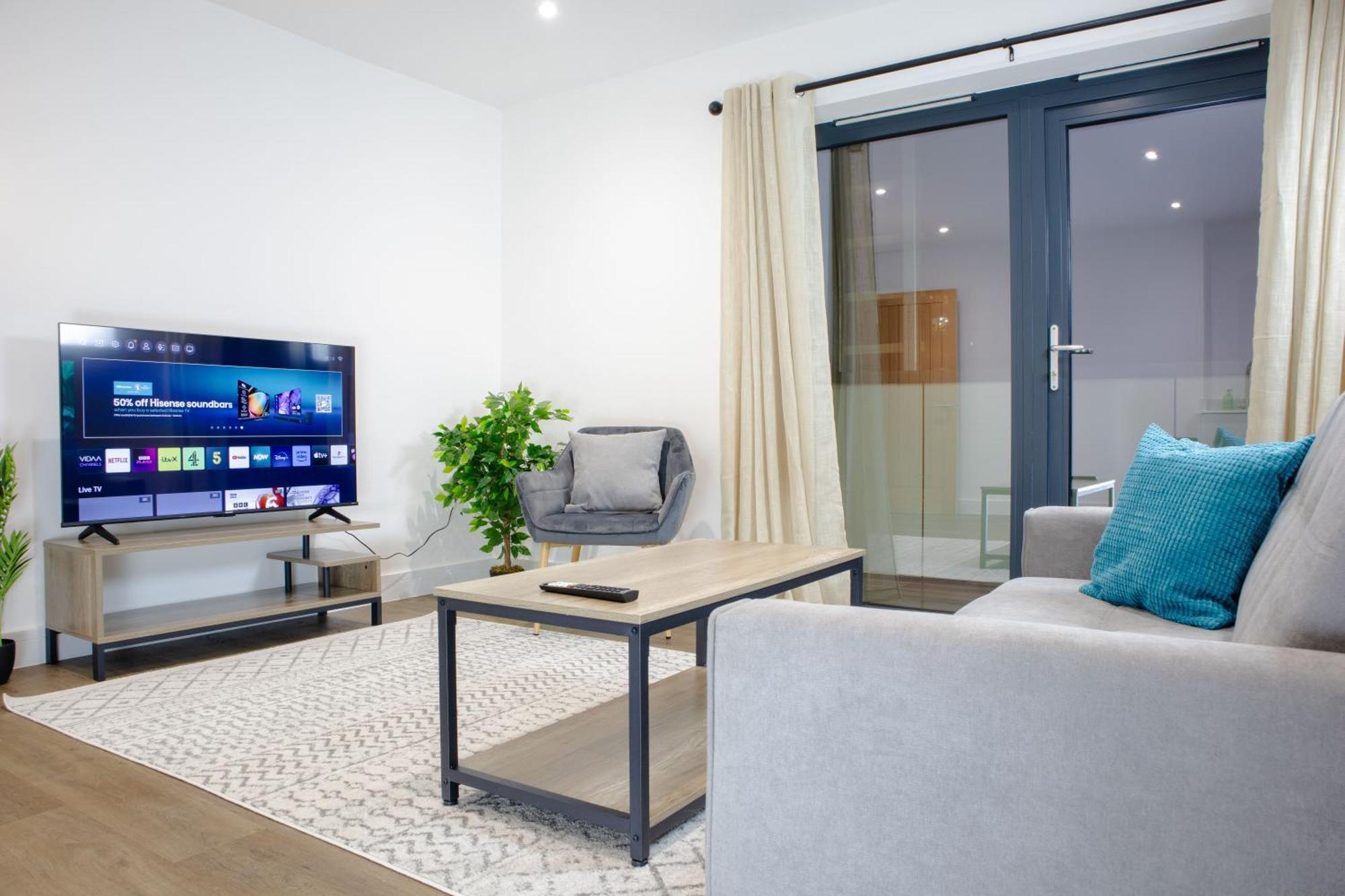 2 Bed 2 Bath Near College, Beach, Hospital - Long Offers *