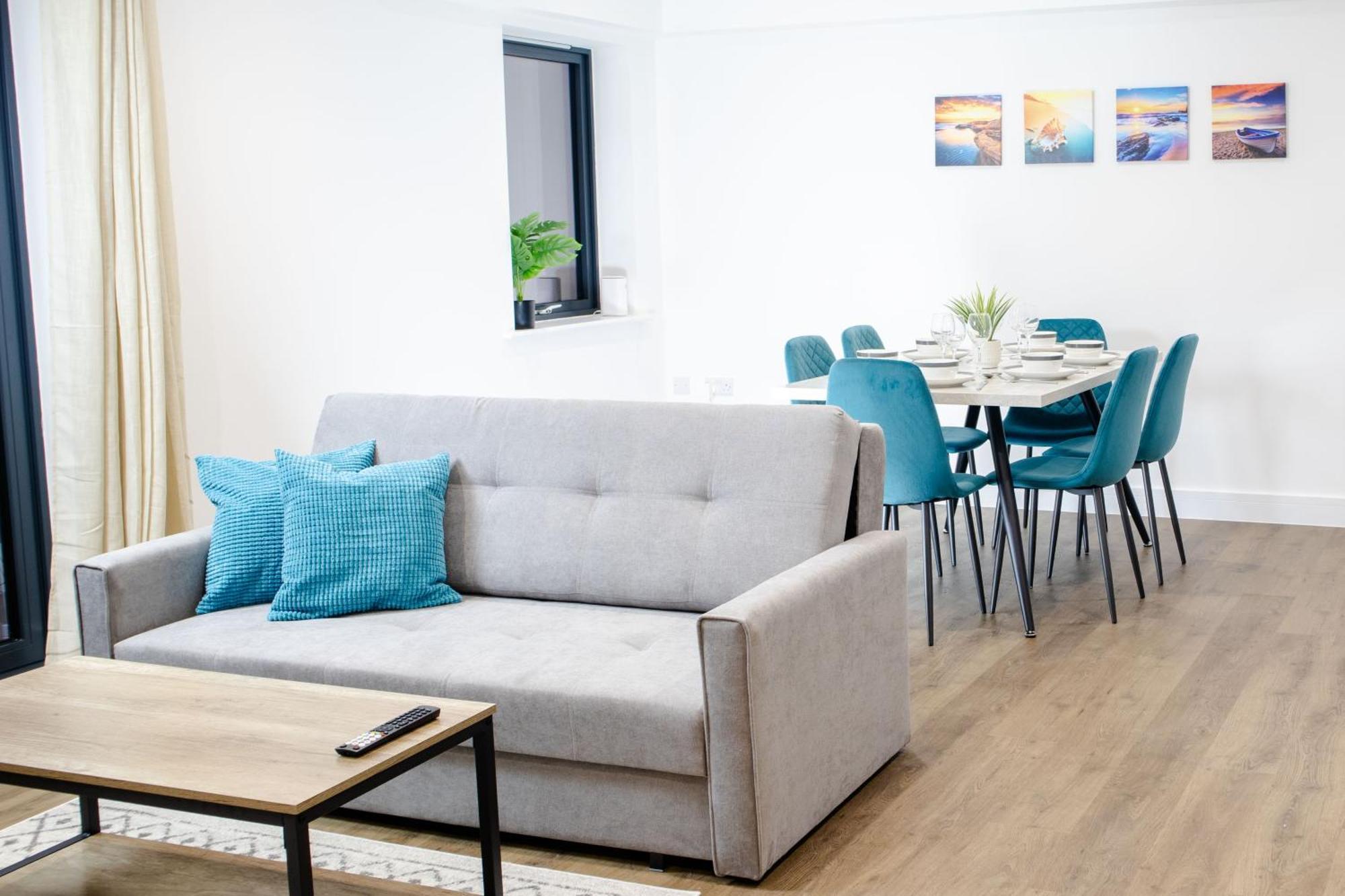2 Bed 2 Bath Near College, Beach, Hospital - Long Offers Apartment Brighton