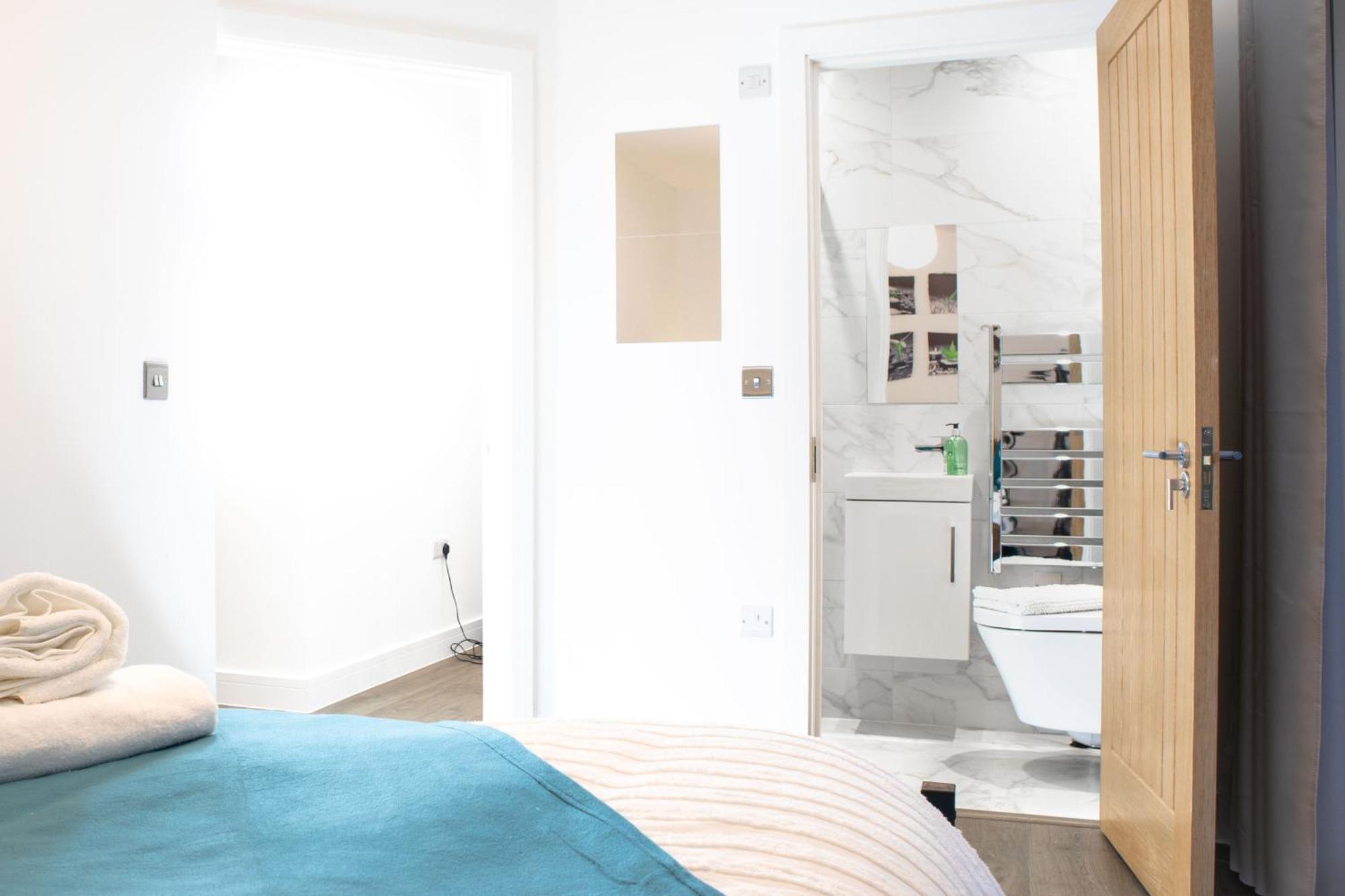 2 Bed 2 Bath Near College, Beach, Hospital - Long Offers Apartment *