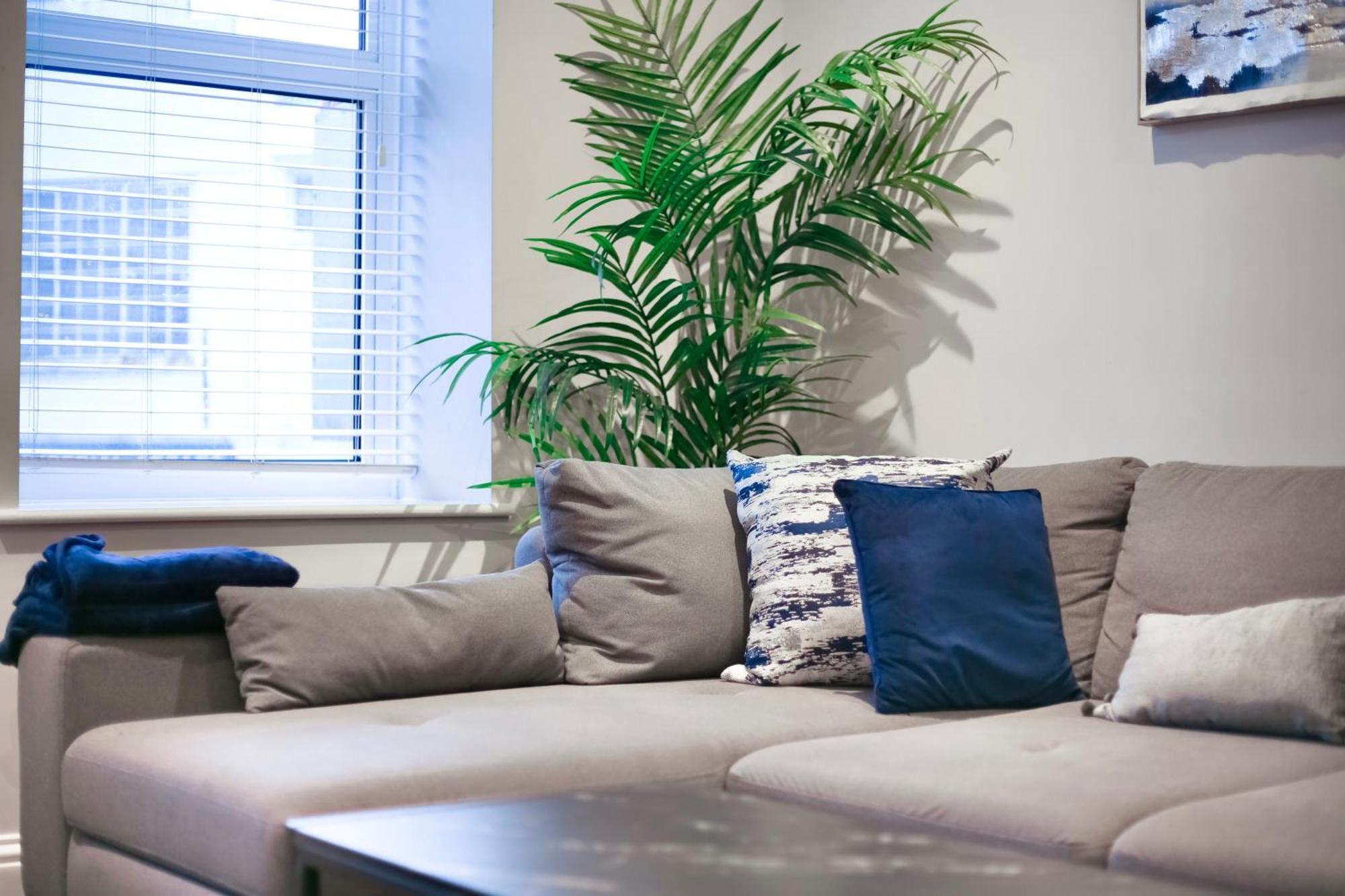 Apartment Churchill Square Views - - Modern 1 Bed Sleeps 4
