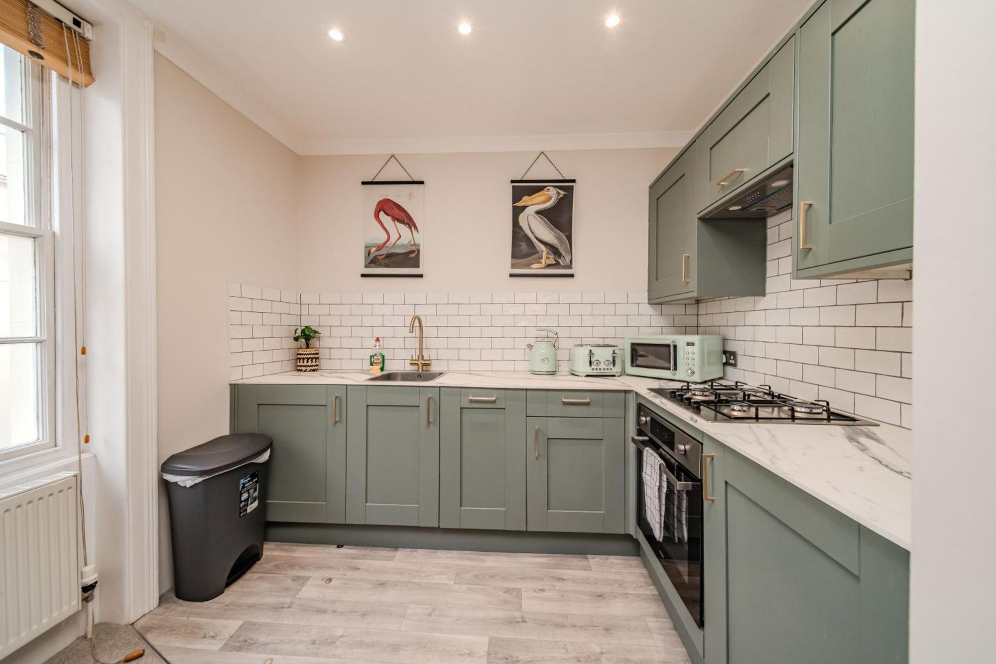 Sunny 1-bedroom Flat Near The Waves Of *
