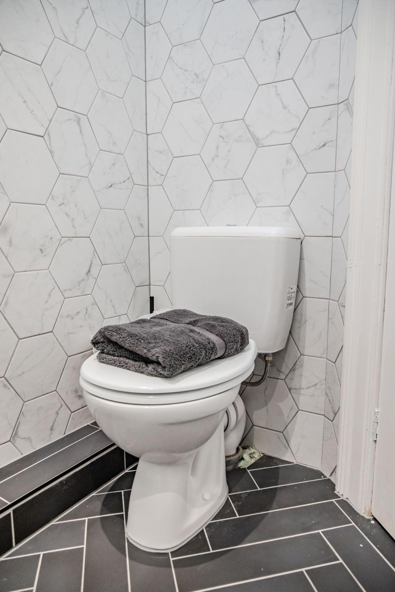 Sunny 1-bedroom Flat Near The Waves Of