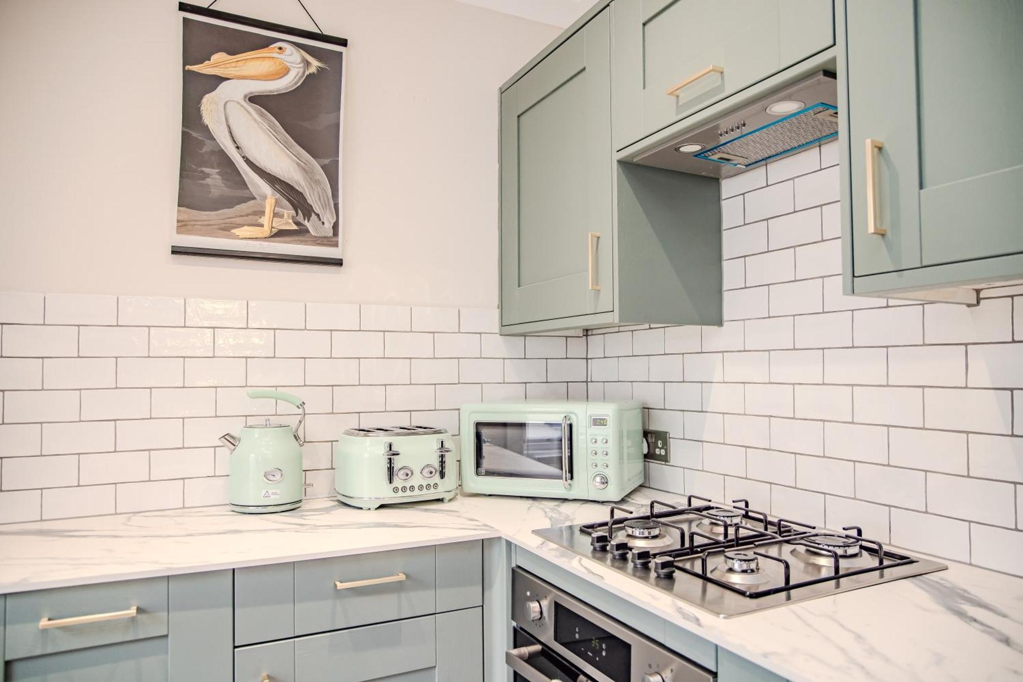 Sunny 1-bedroom Flat Near The Waves Of Apartment Brighton