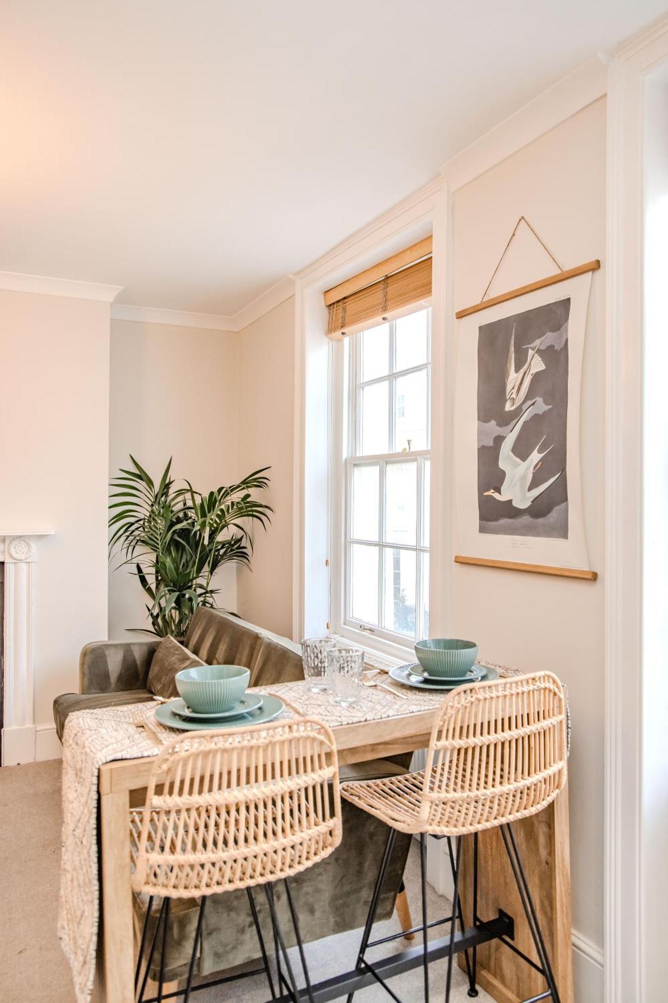 Sunny 1-bedroom Flat Near The Waves Of *