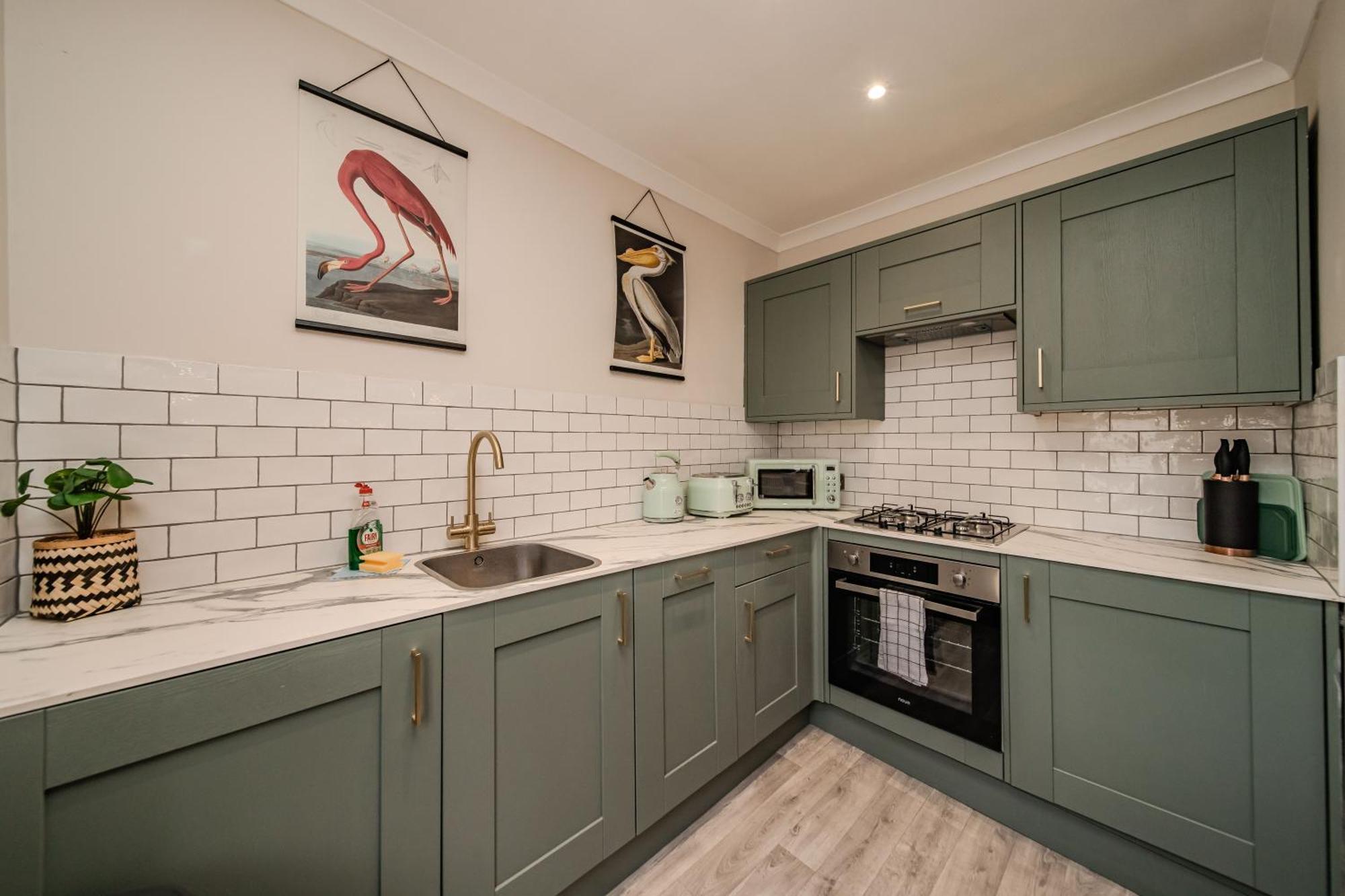 Sunny 1-bedroom Flat Near The Waves Of