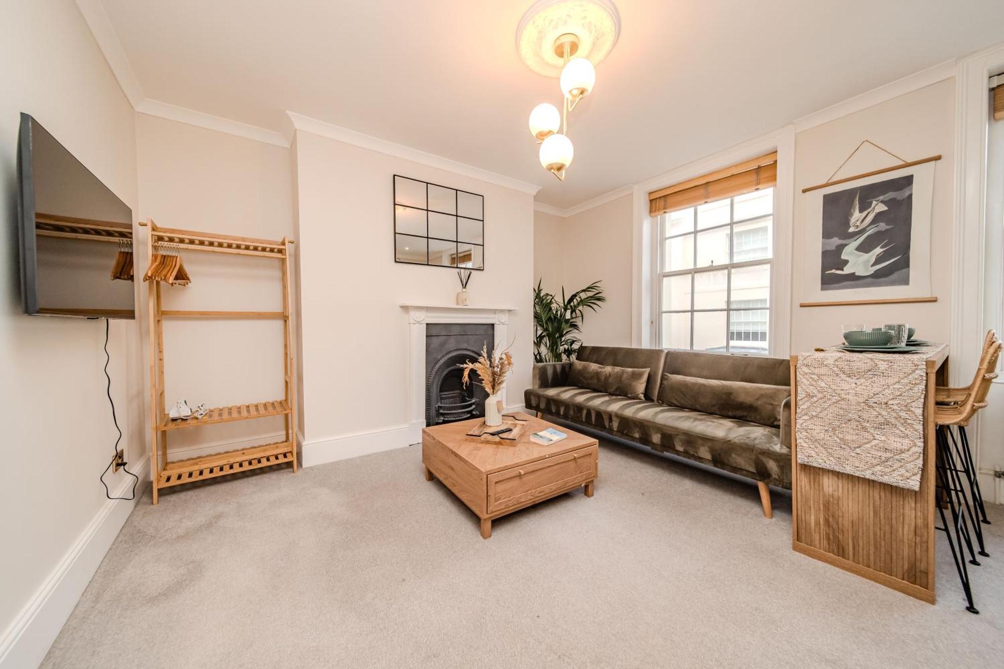 Sunny 1-bedroom Flat Near The Waves Of Apartment Brighton