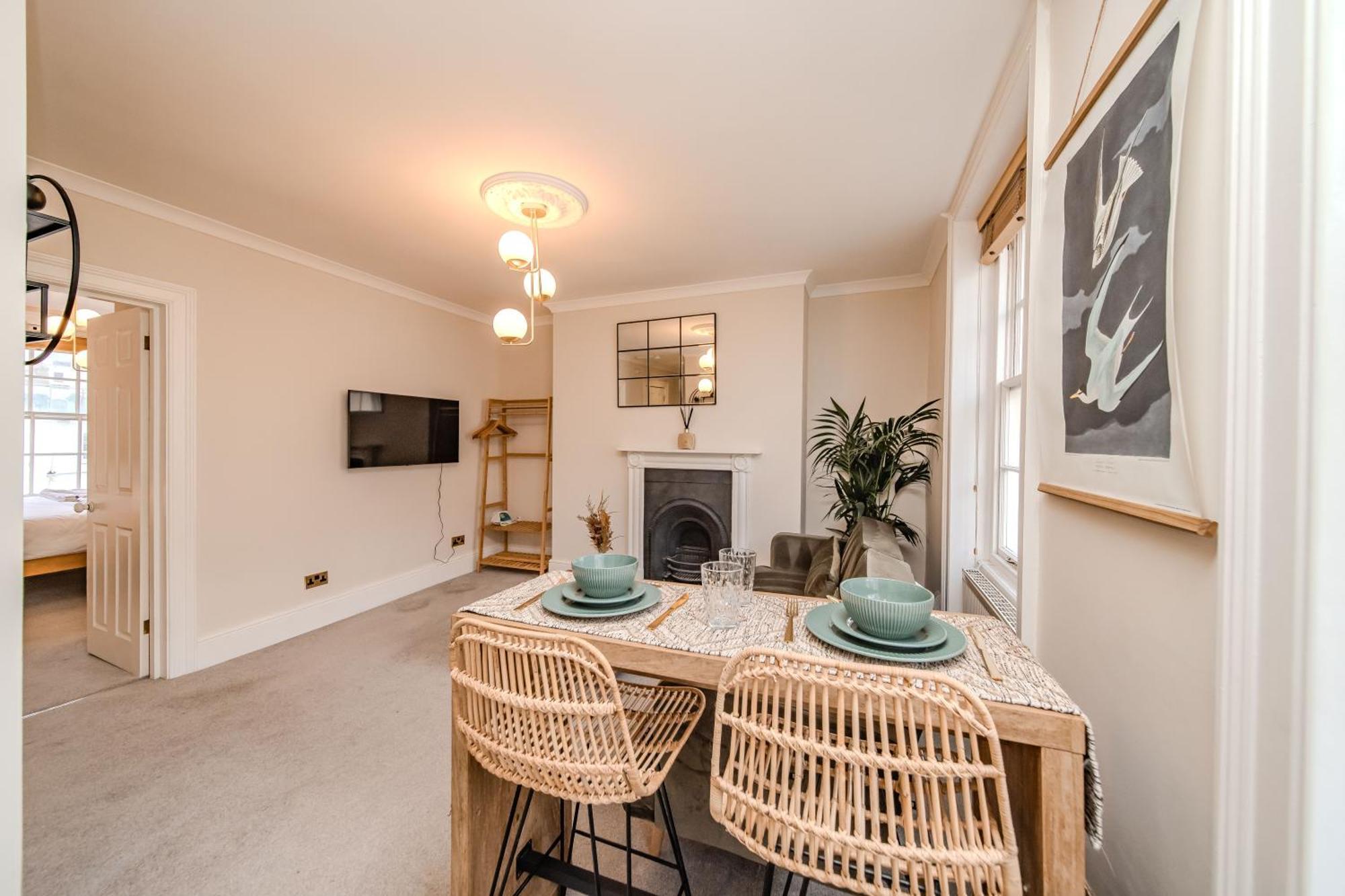 Sunny 1-bedroom Flat Near The Waves Of