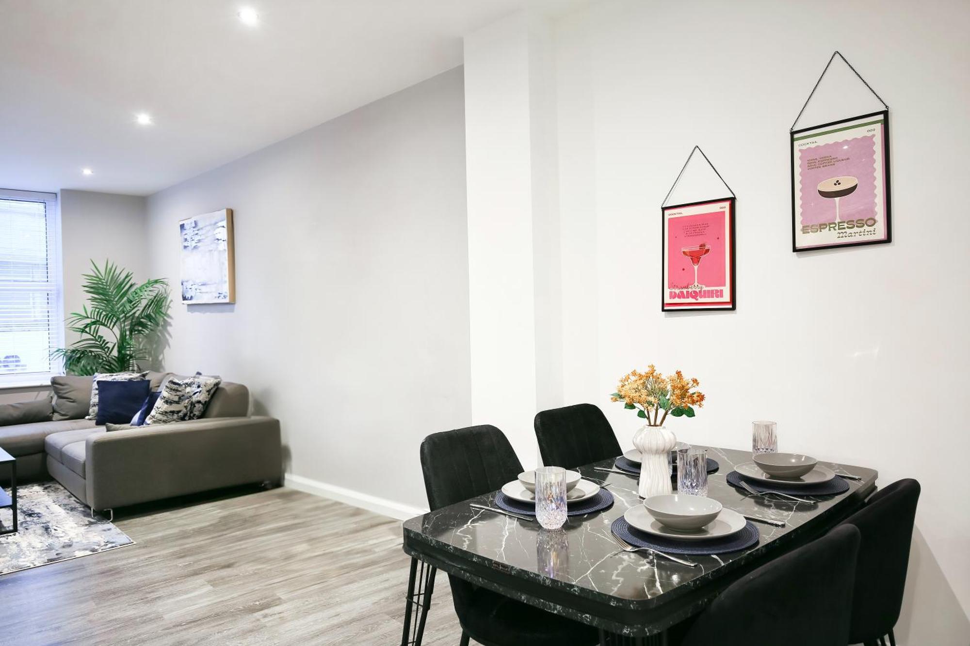 Churchill Square Views - - Modern 1 Bed Sleeps 4 Apartment Brighton