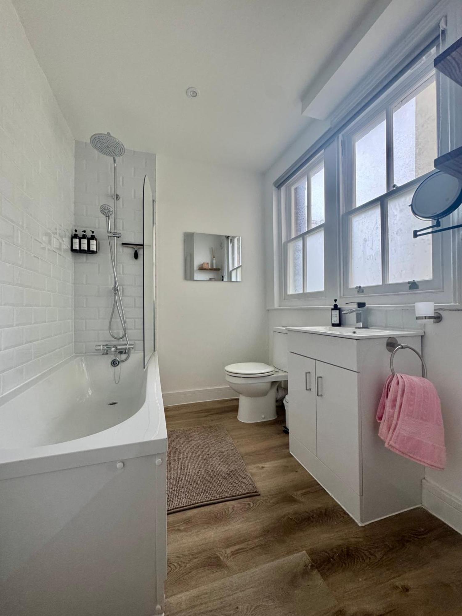 Spacious 4-bed In Centre * Brighton