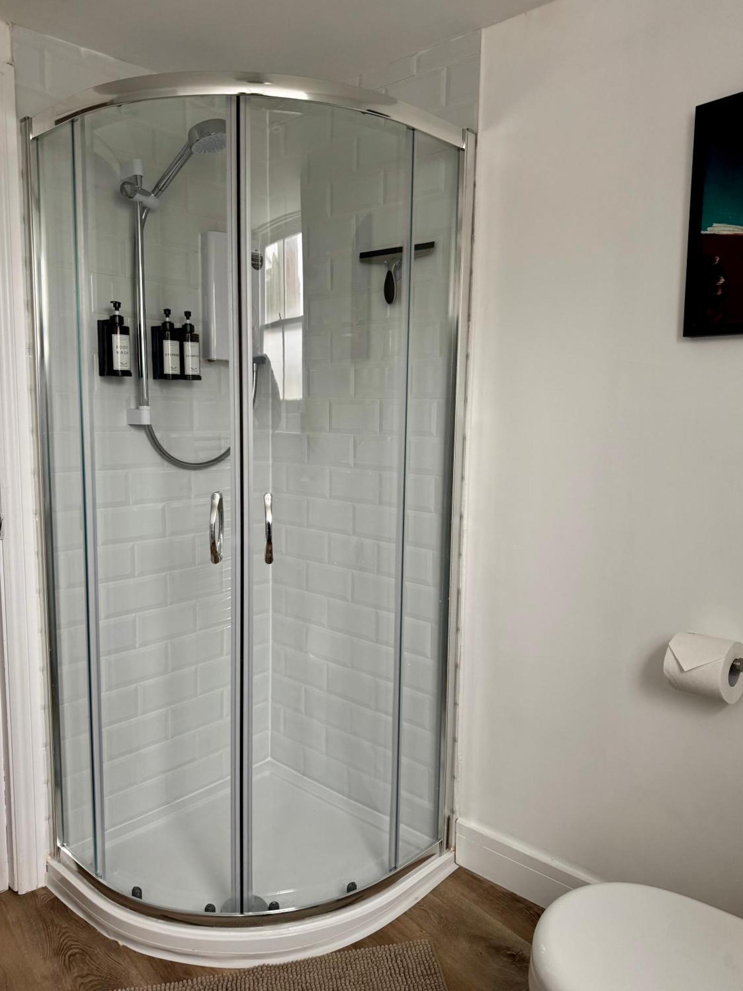 Spacious 4-bed In Centre