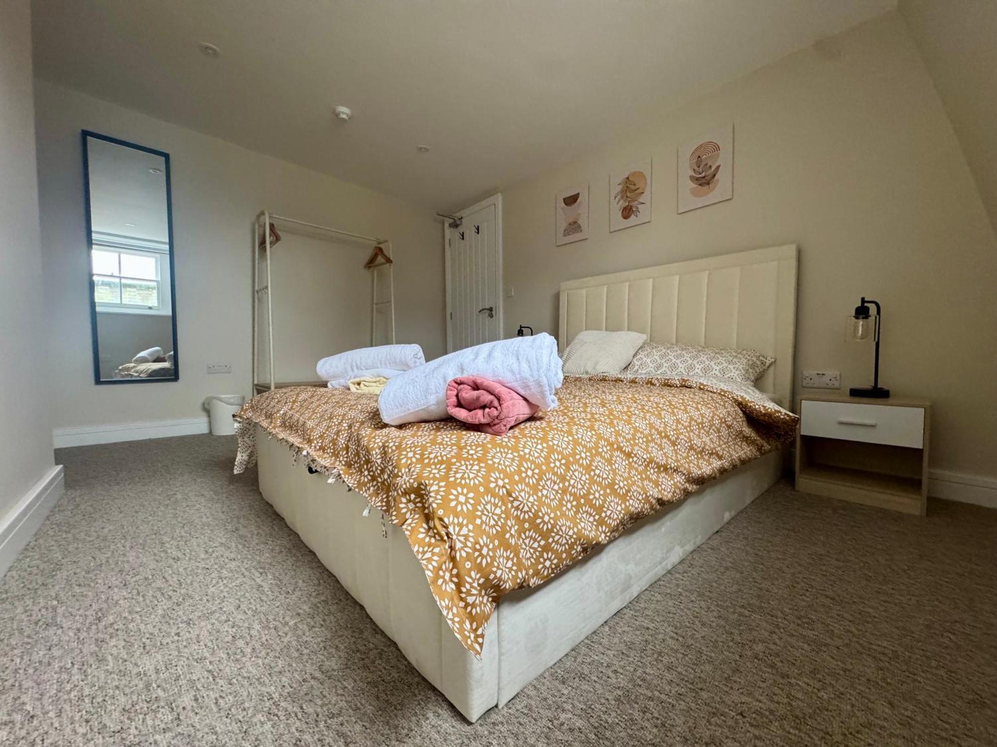Spacious 4-bed In Centre Apartment