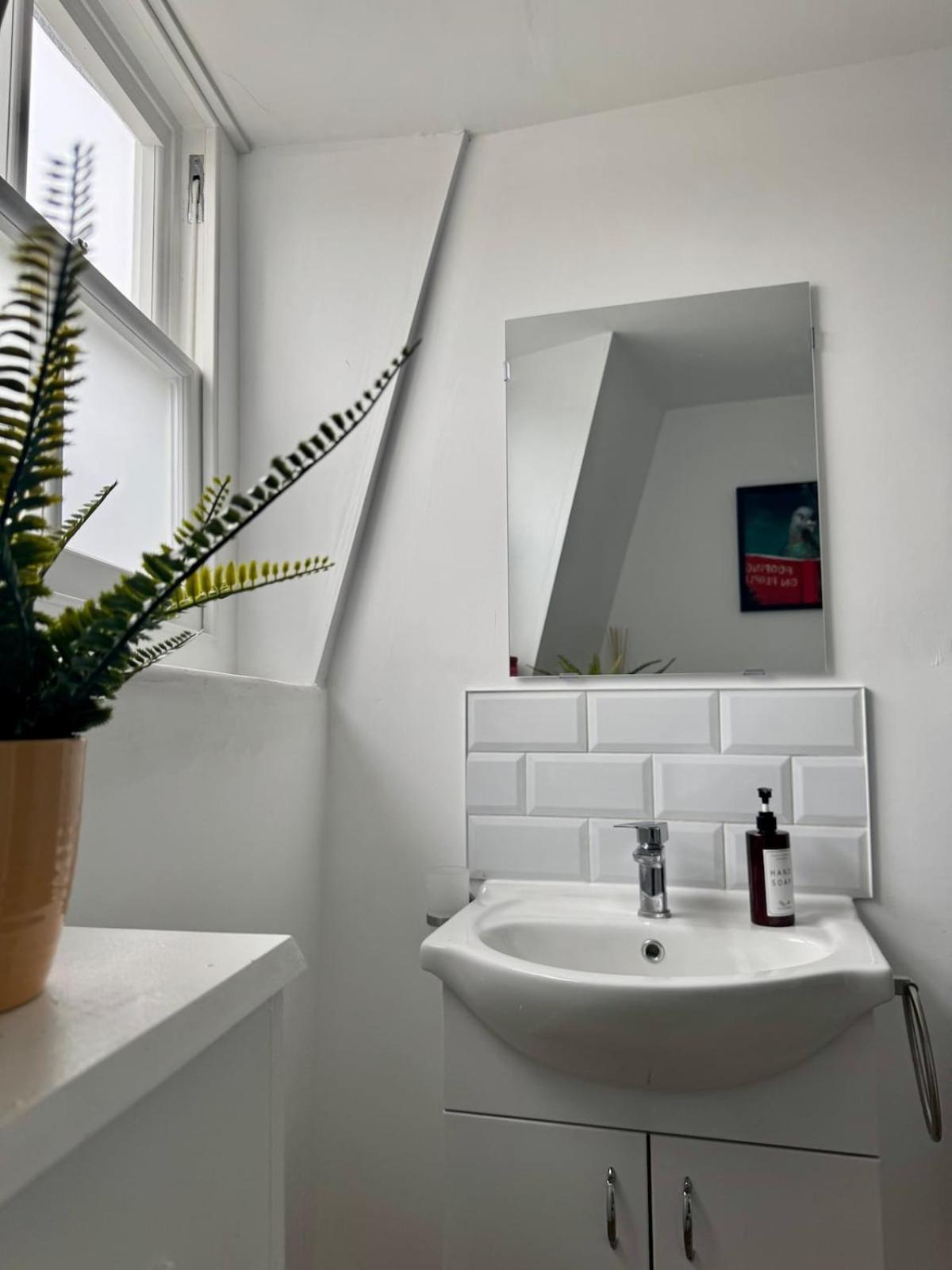 Spacious 4-bed In Centre Brighton