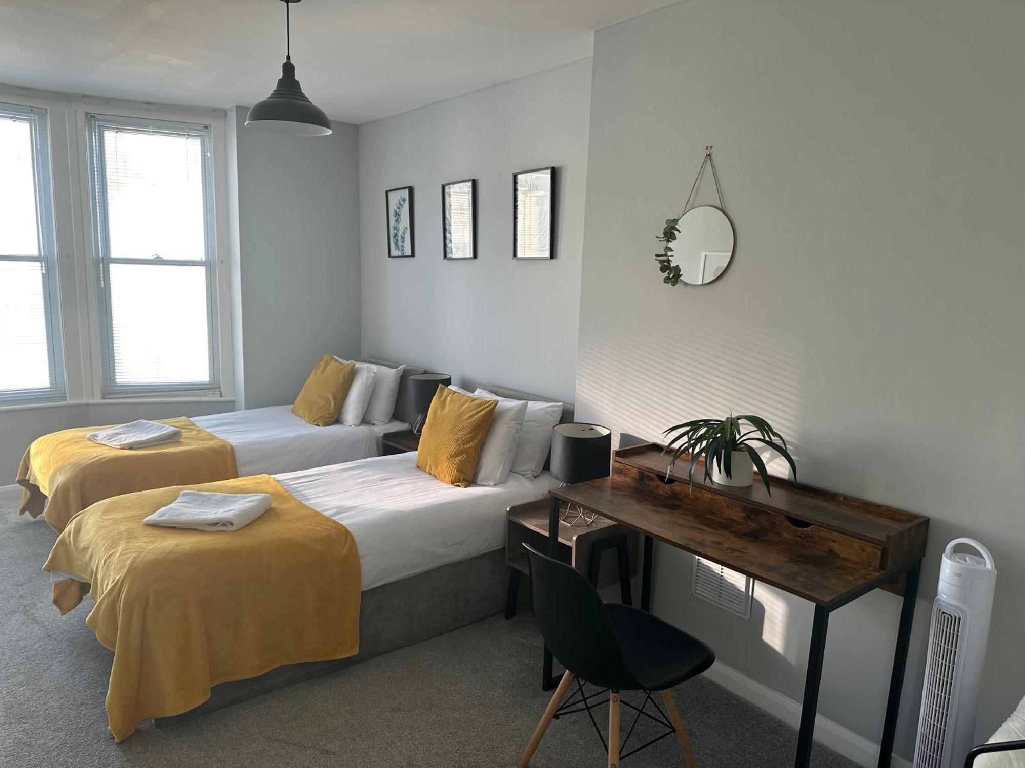 Flat 3 Stunning Two Bed In The Famous Lanes Apartment *