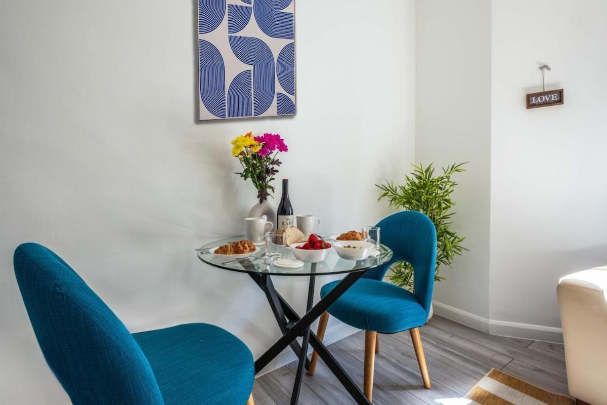 Charming In Centre By Yoko * Brighton